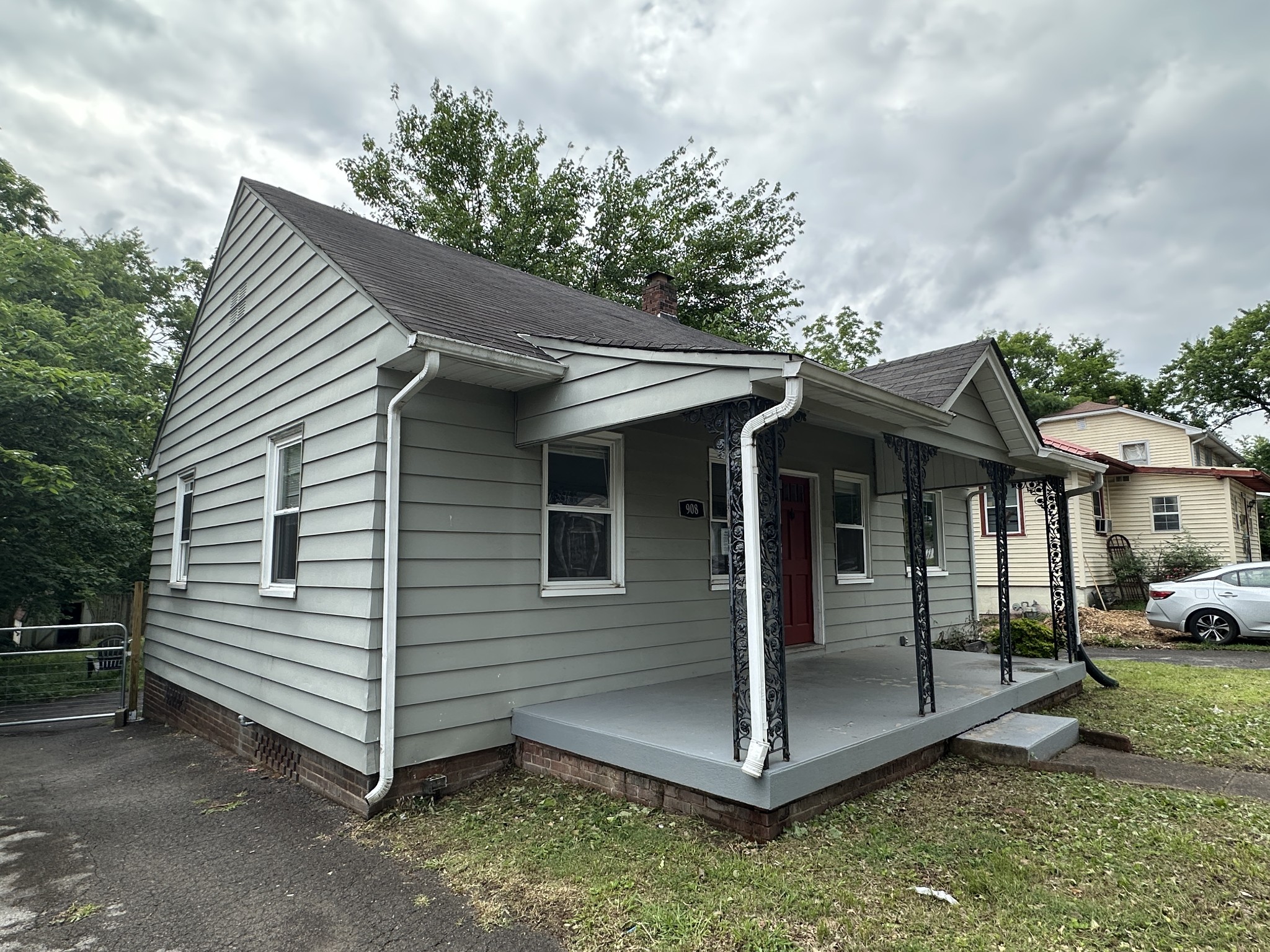 908 Bryan St