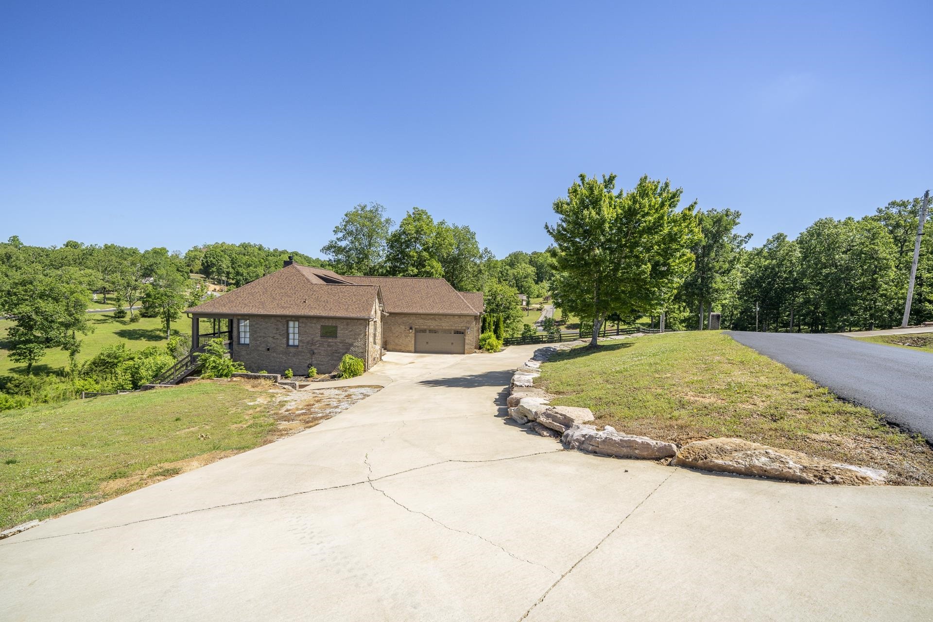 202 RIVERBEND LN