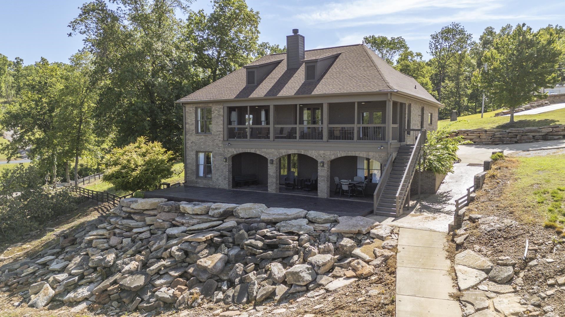 202 RIVERBEND LN