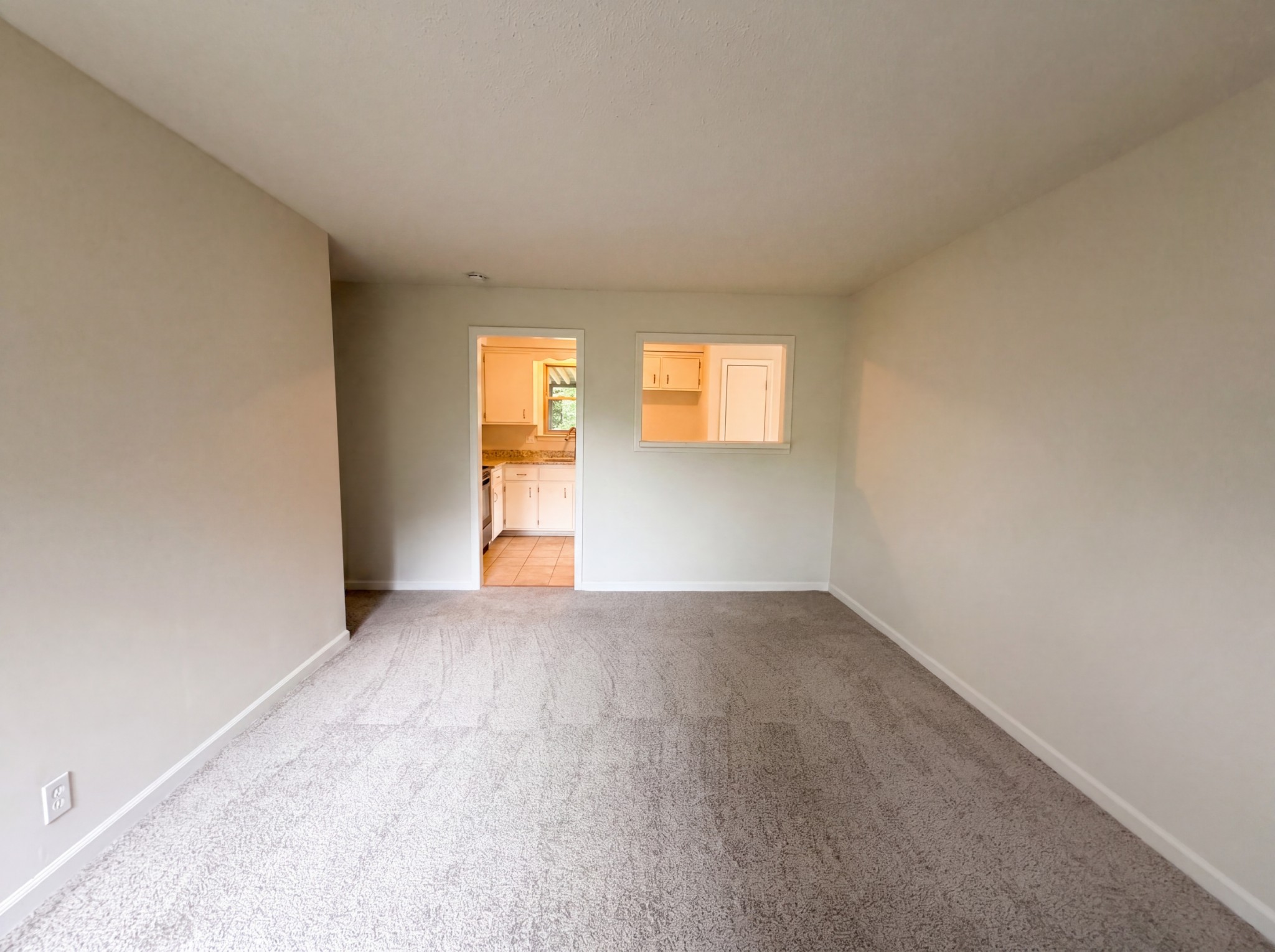 587 Lafayette Rd