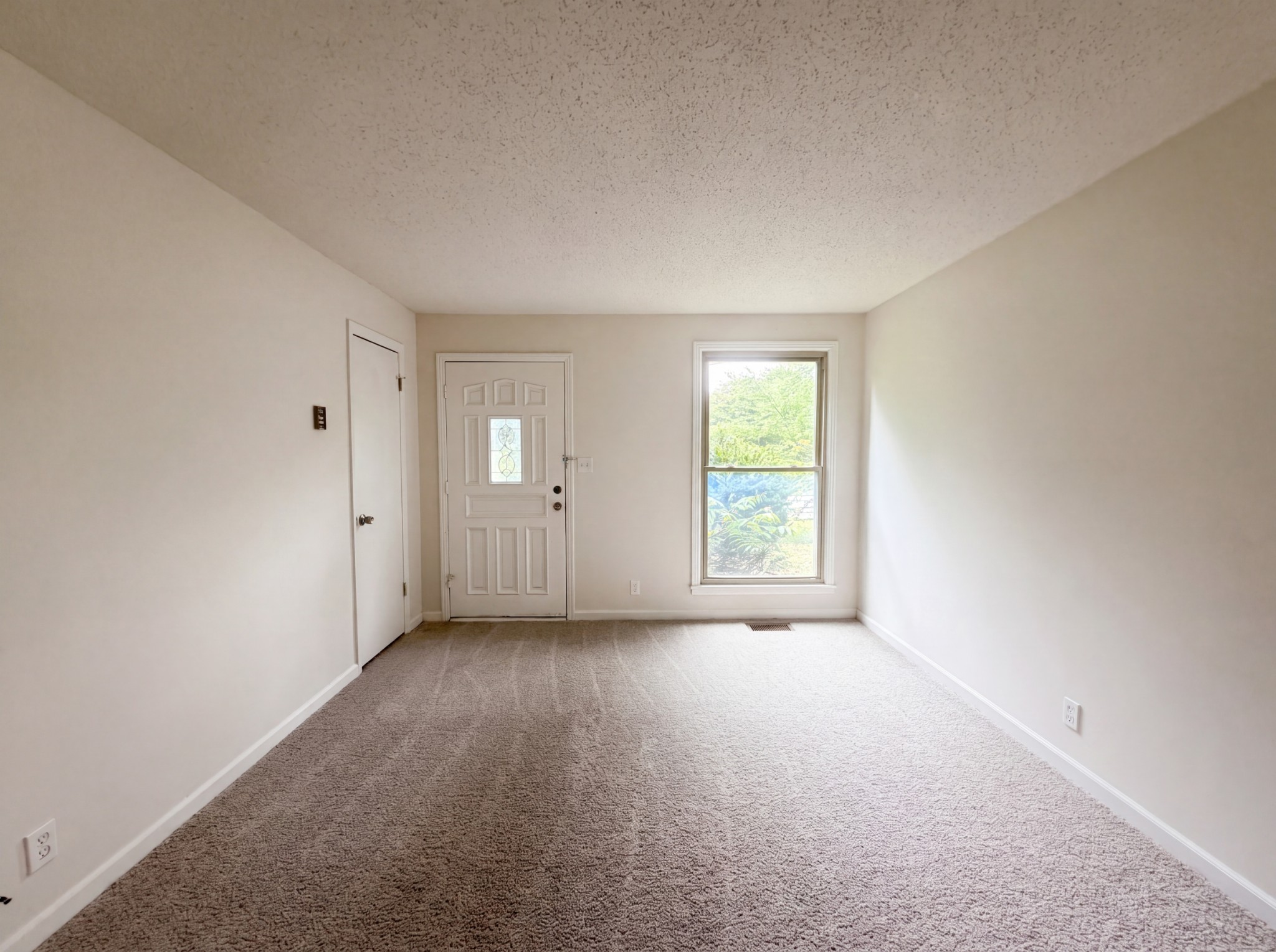 587 Lafayette Rd