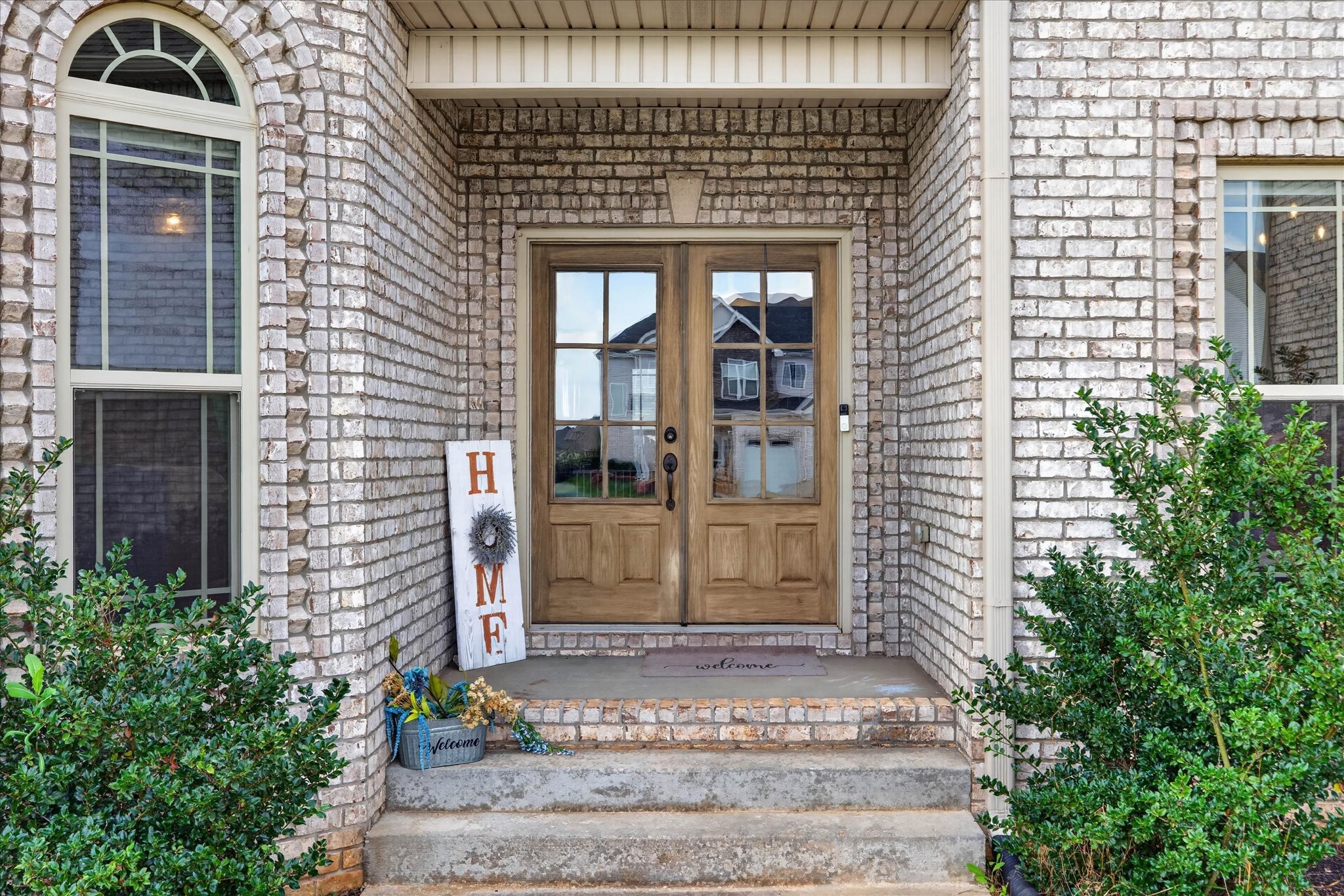 344 Oasis Ln