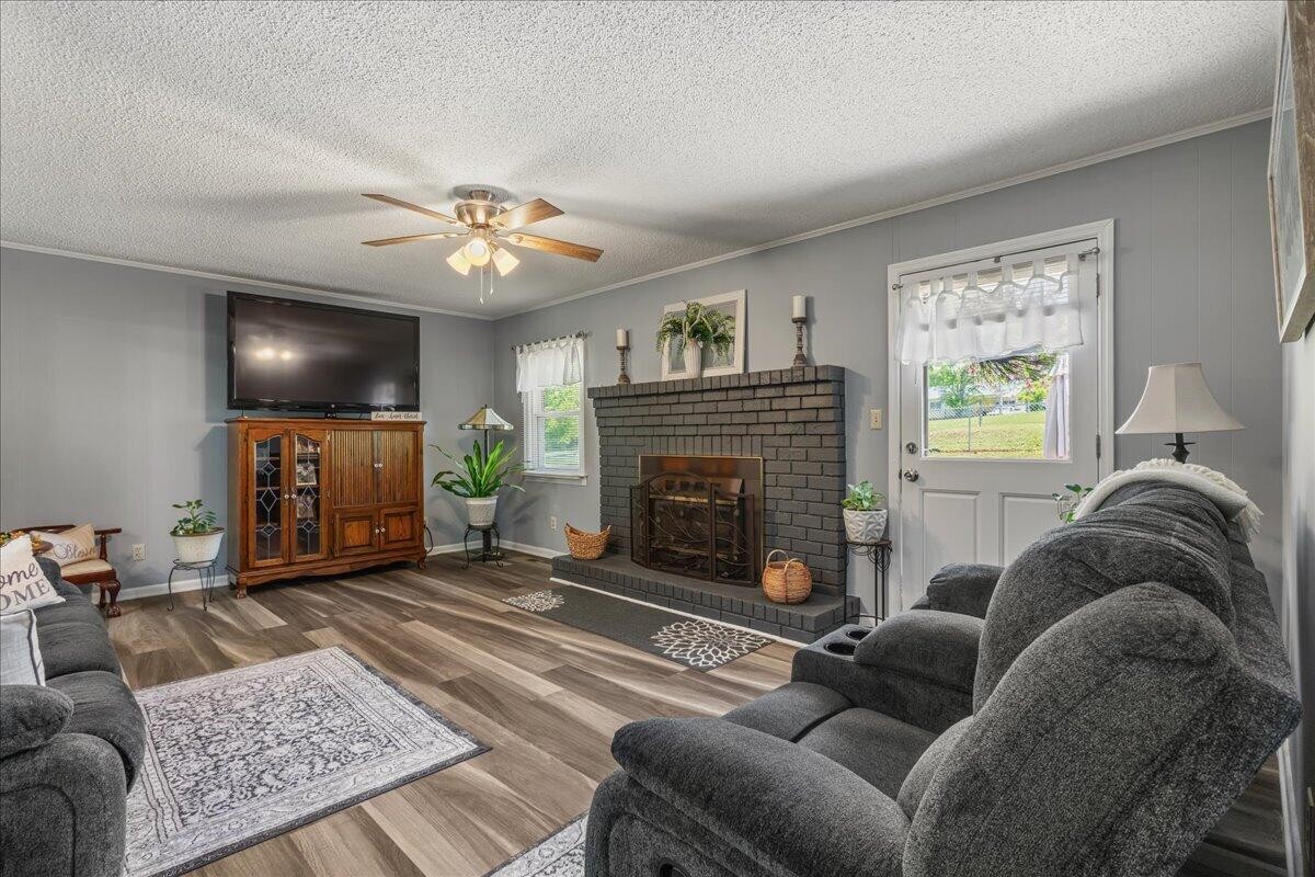 2065 Hwy 30, E