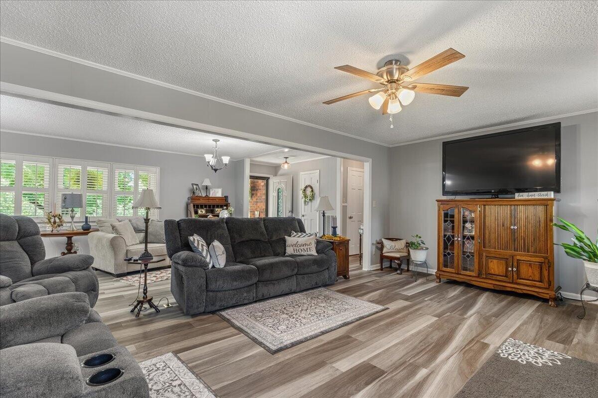 2065 Hwy 30, E