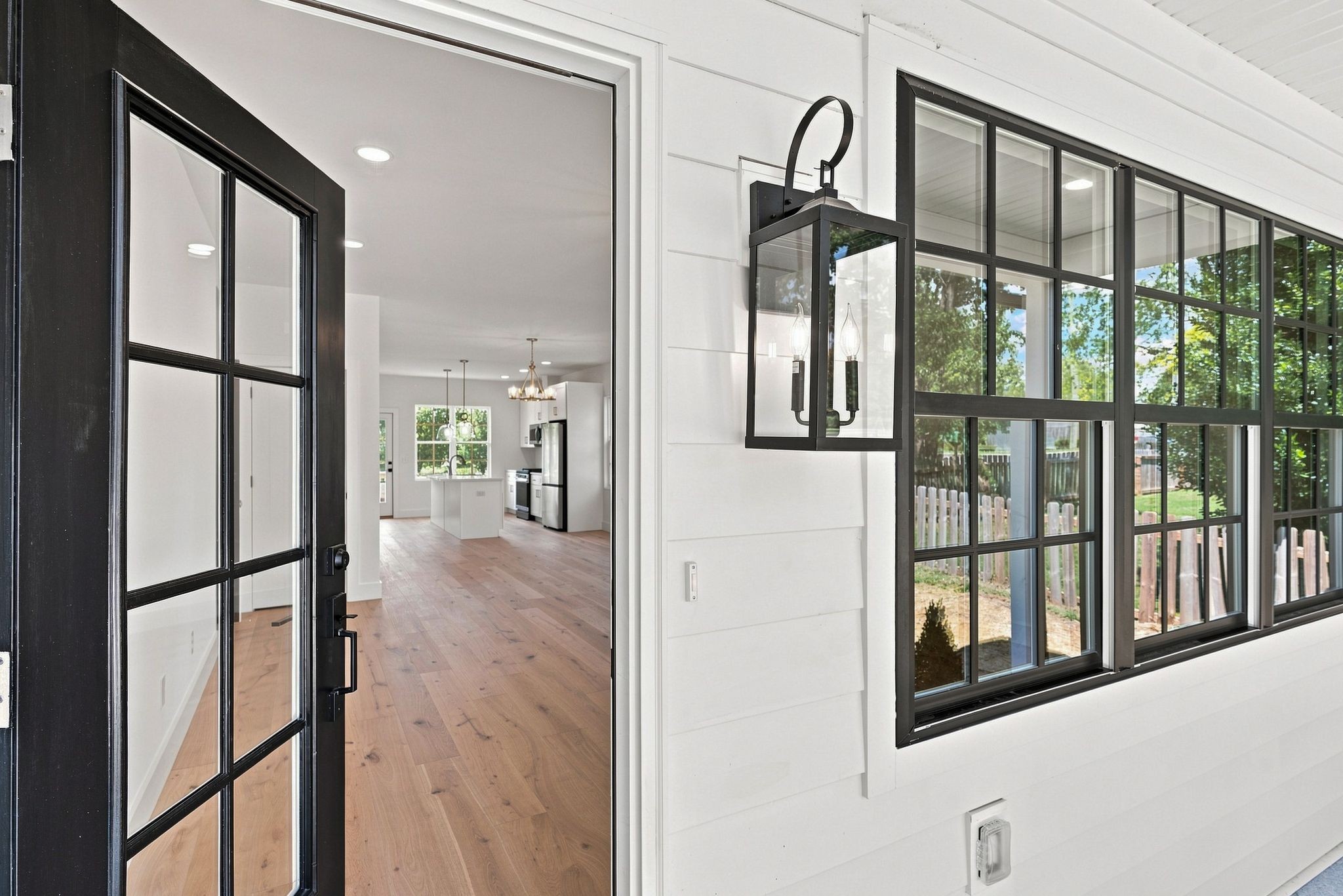2404 Lakeshore Dr