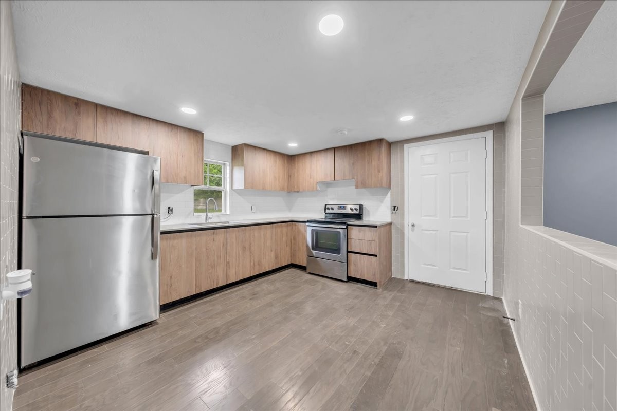 72 W 1st St