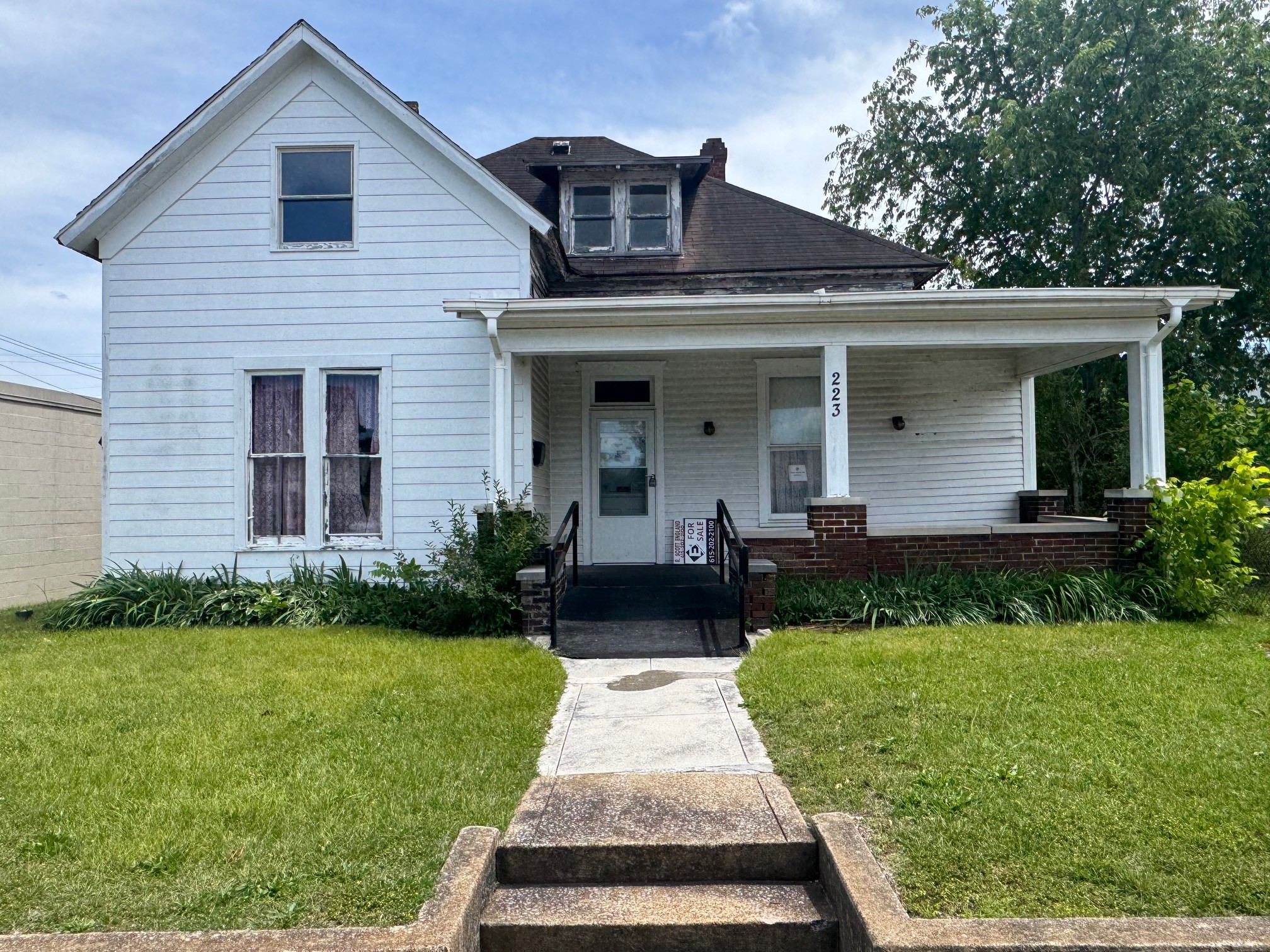 223 N Main St