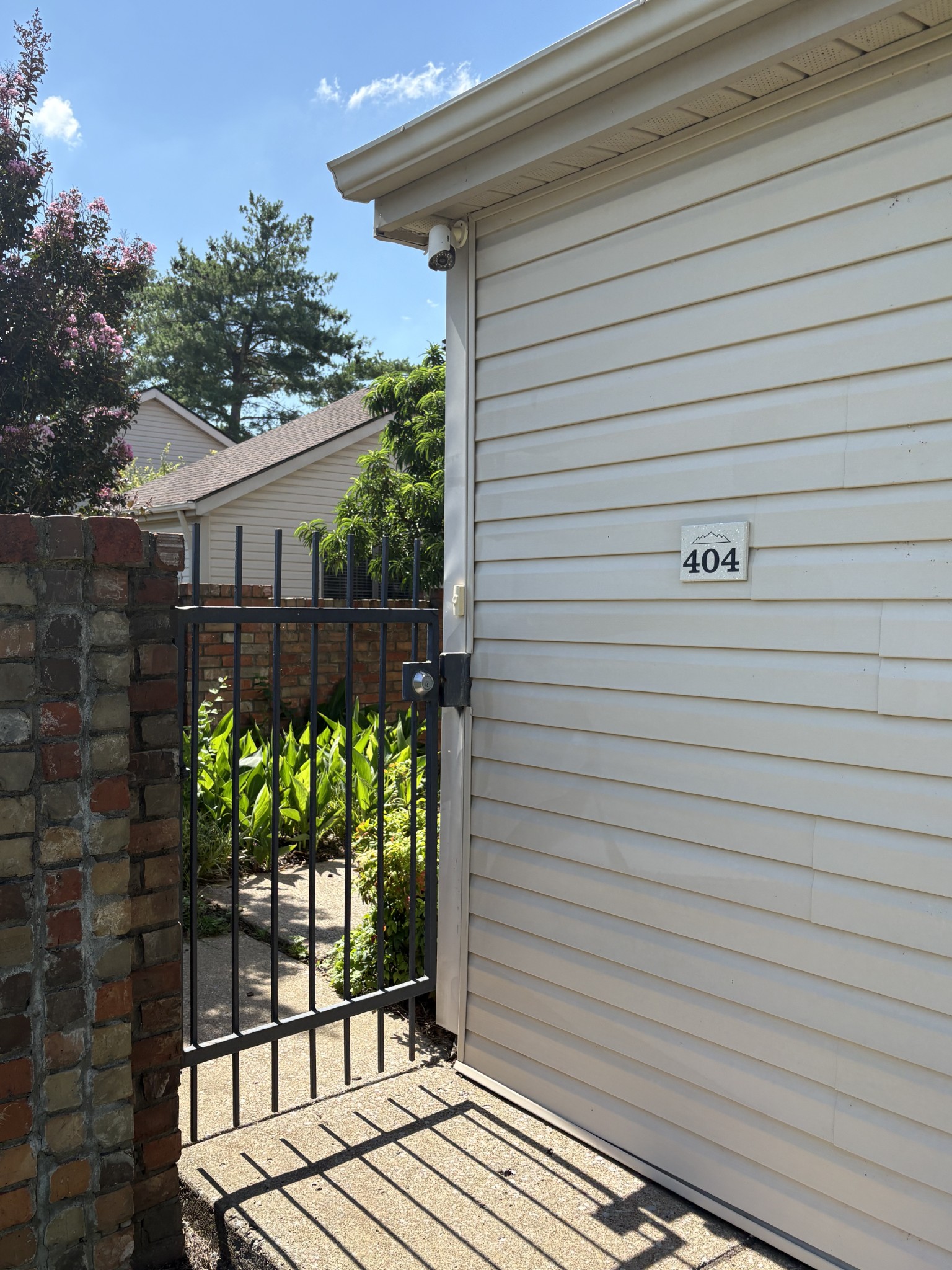 404 Laurel Hill Dr