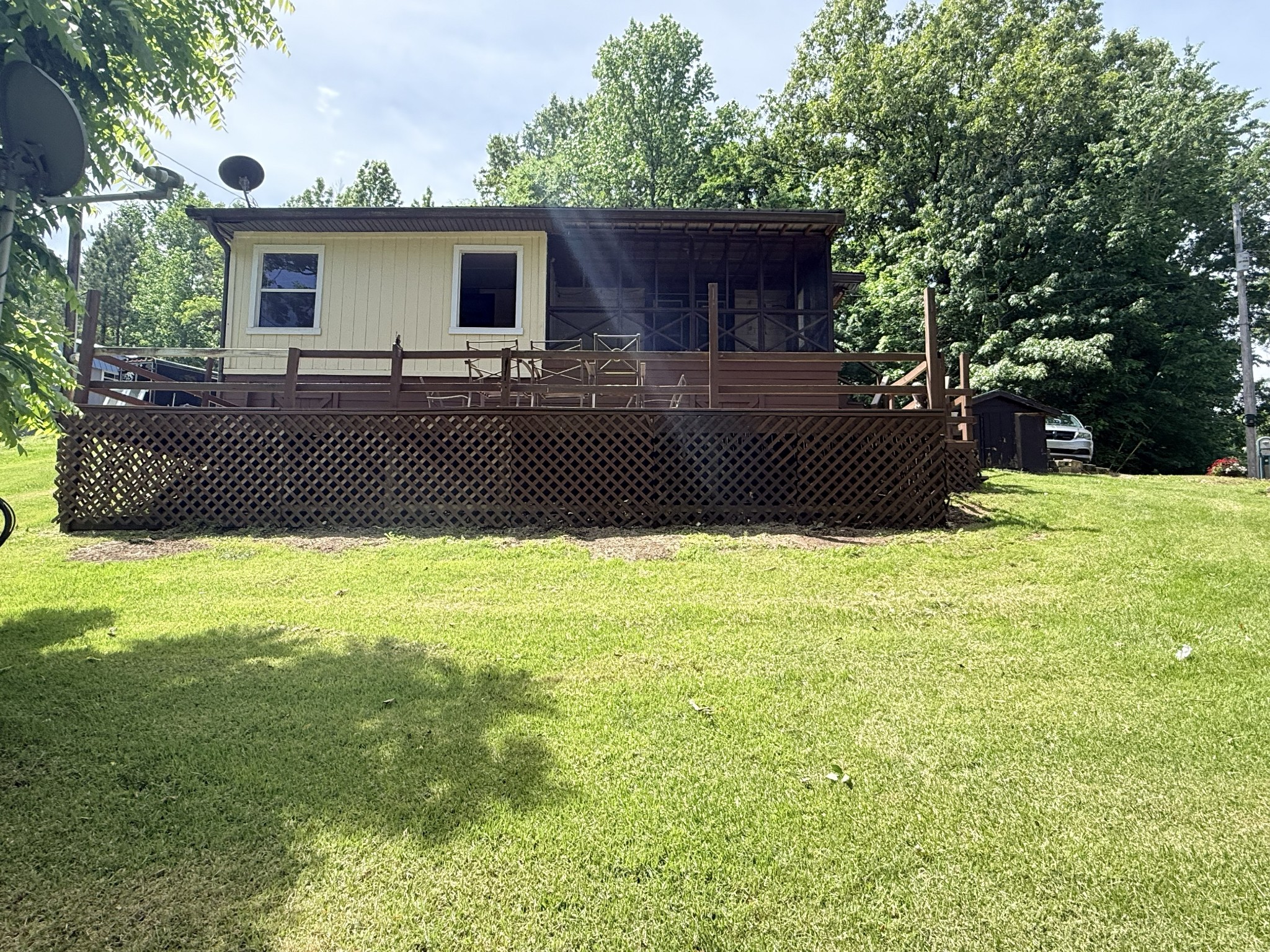 156 Lakeshore Cir