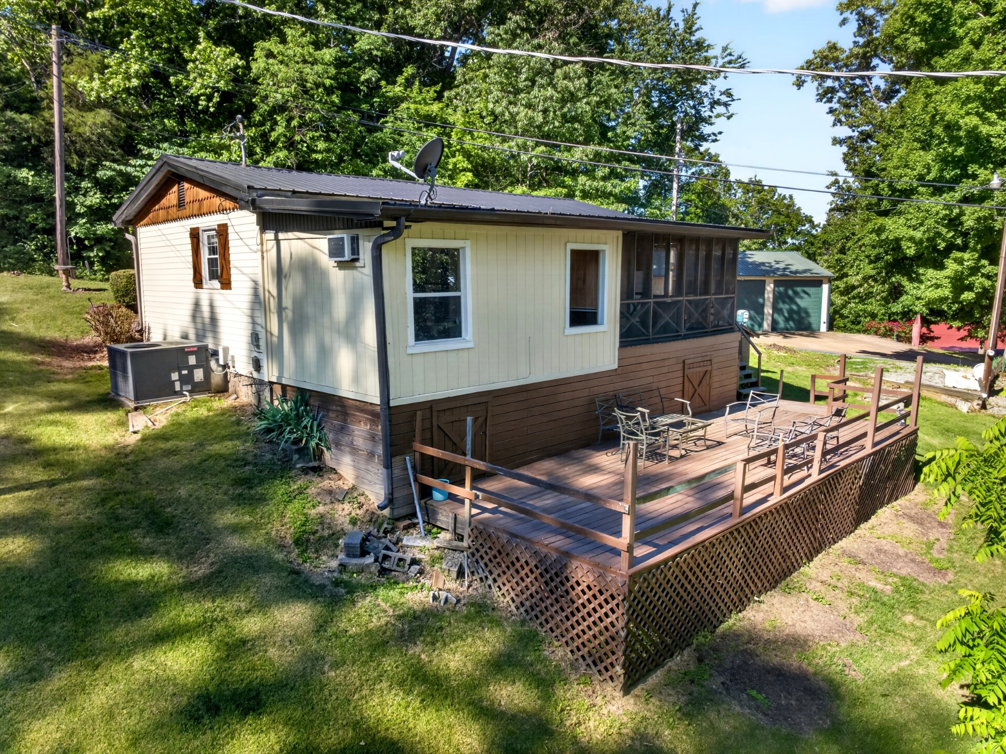 156 Lakeshore Cir