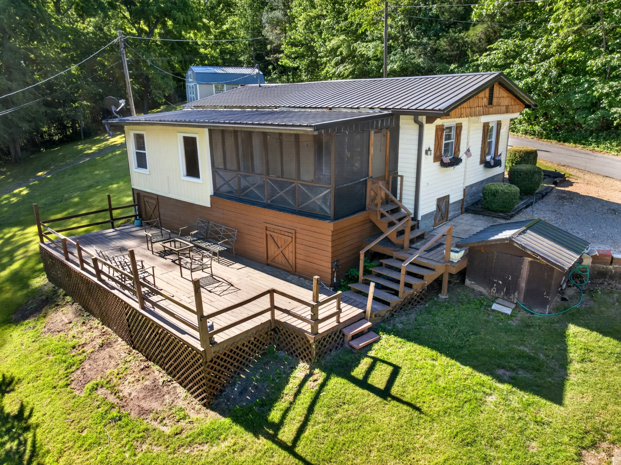 156 Lakeshore Cir