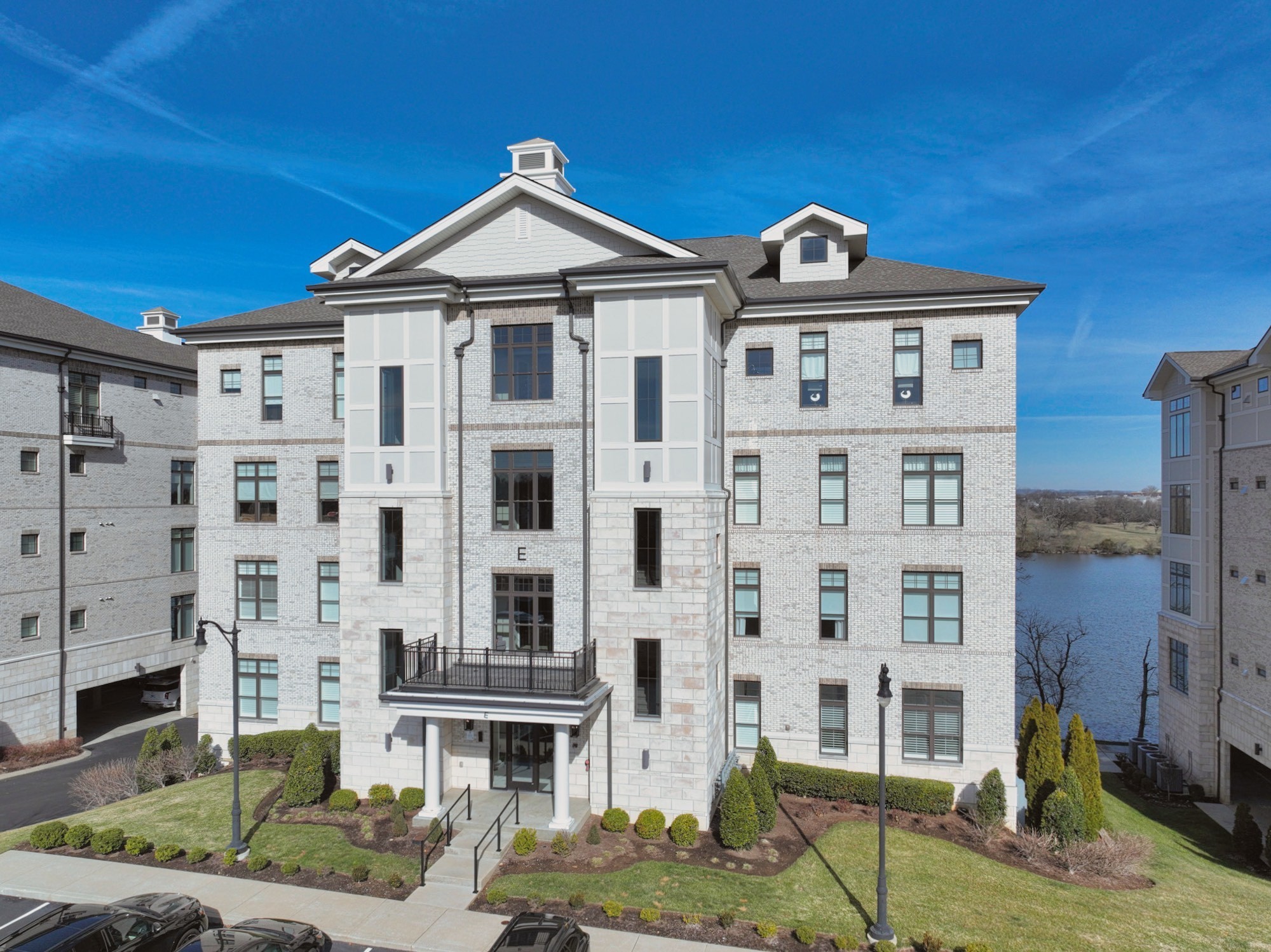 1024 Club View Dr