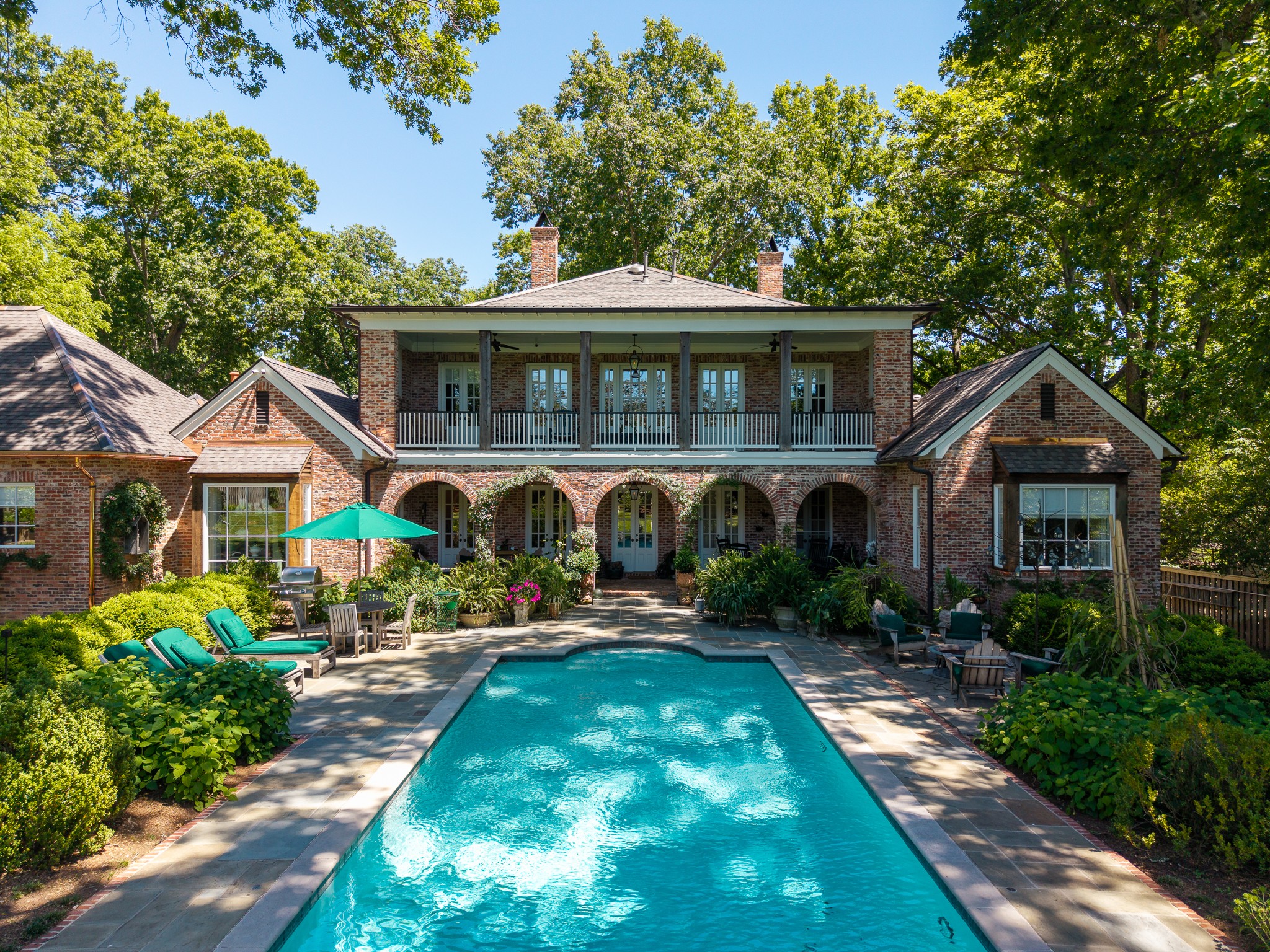 6108 Robin Hill Rd