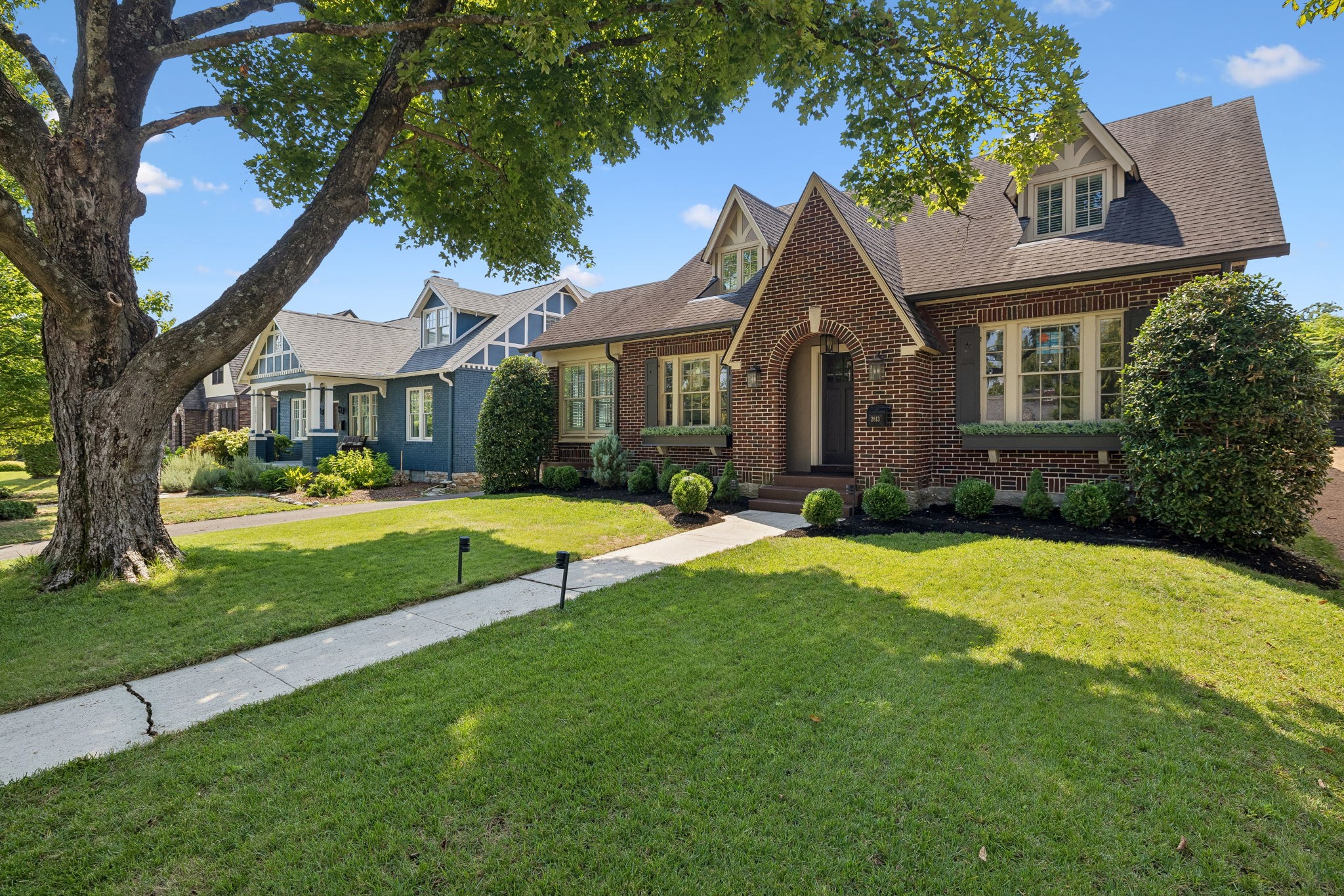 2813 Acklen