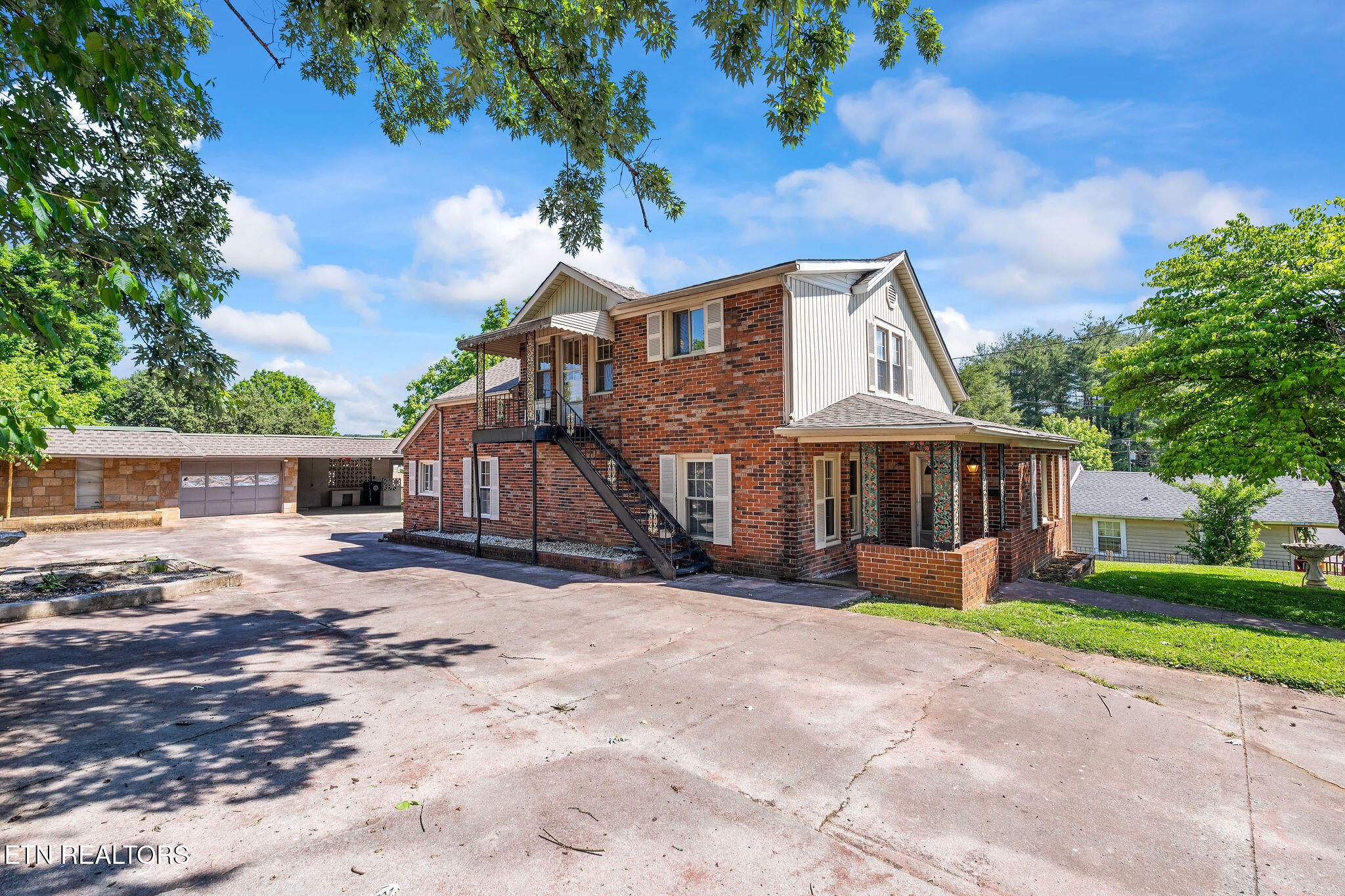 303 E Louise Ave