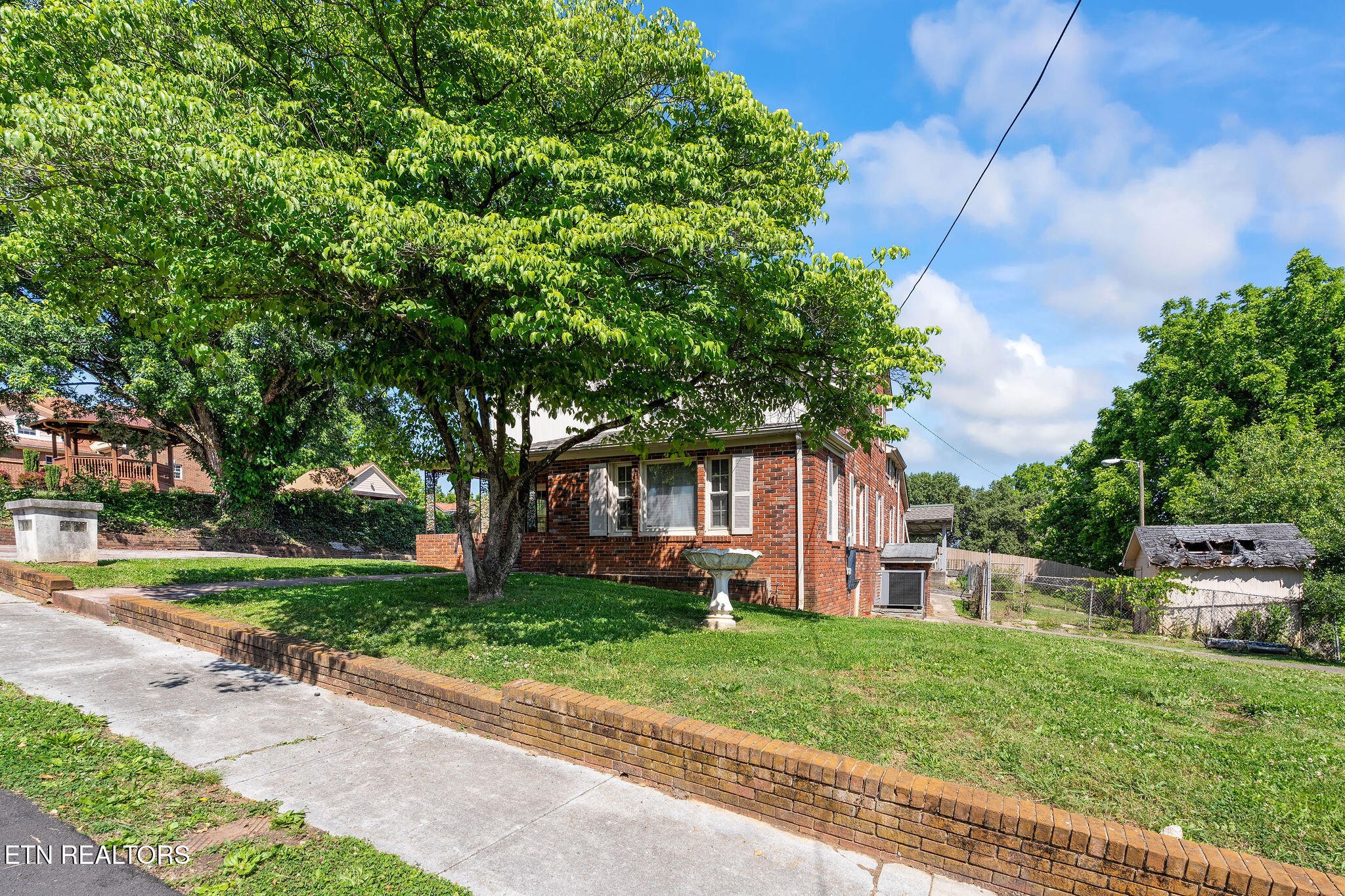 303 E Louise Ave