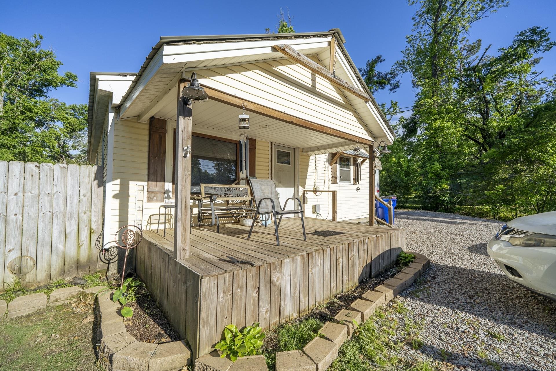 730 CRAVENS DR