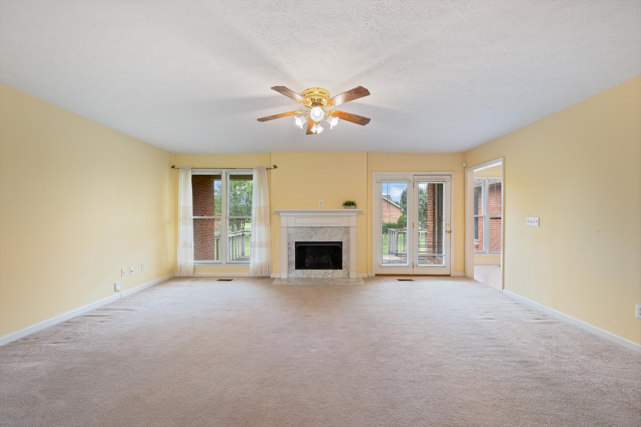 1725 Hollow Oak Dr
