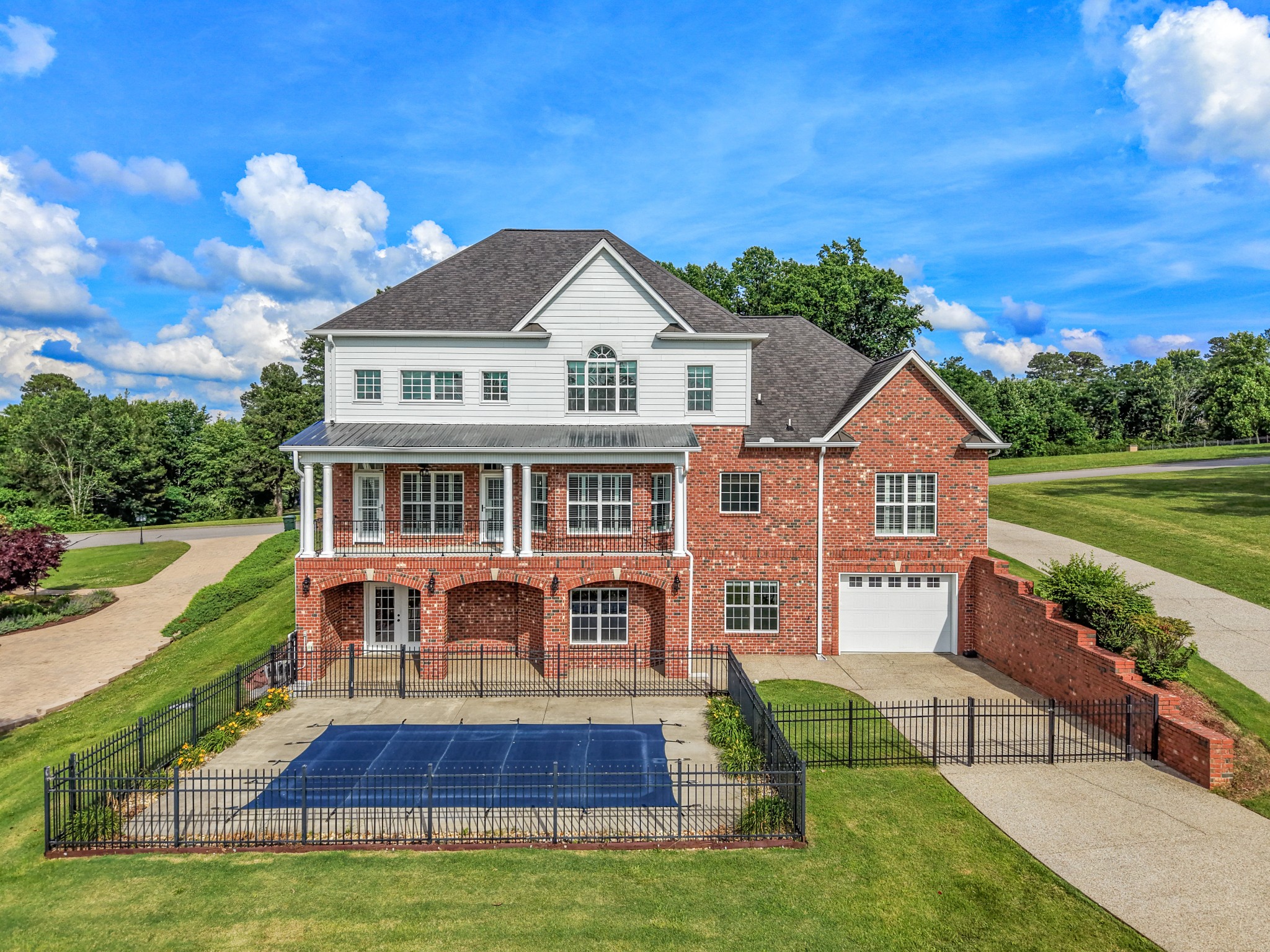 511 Country Club Dr