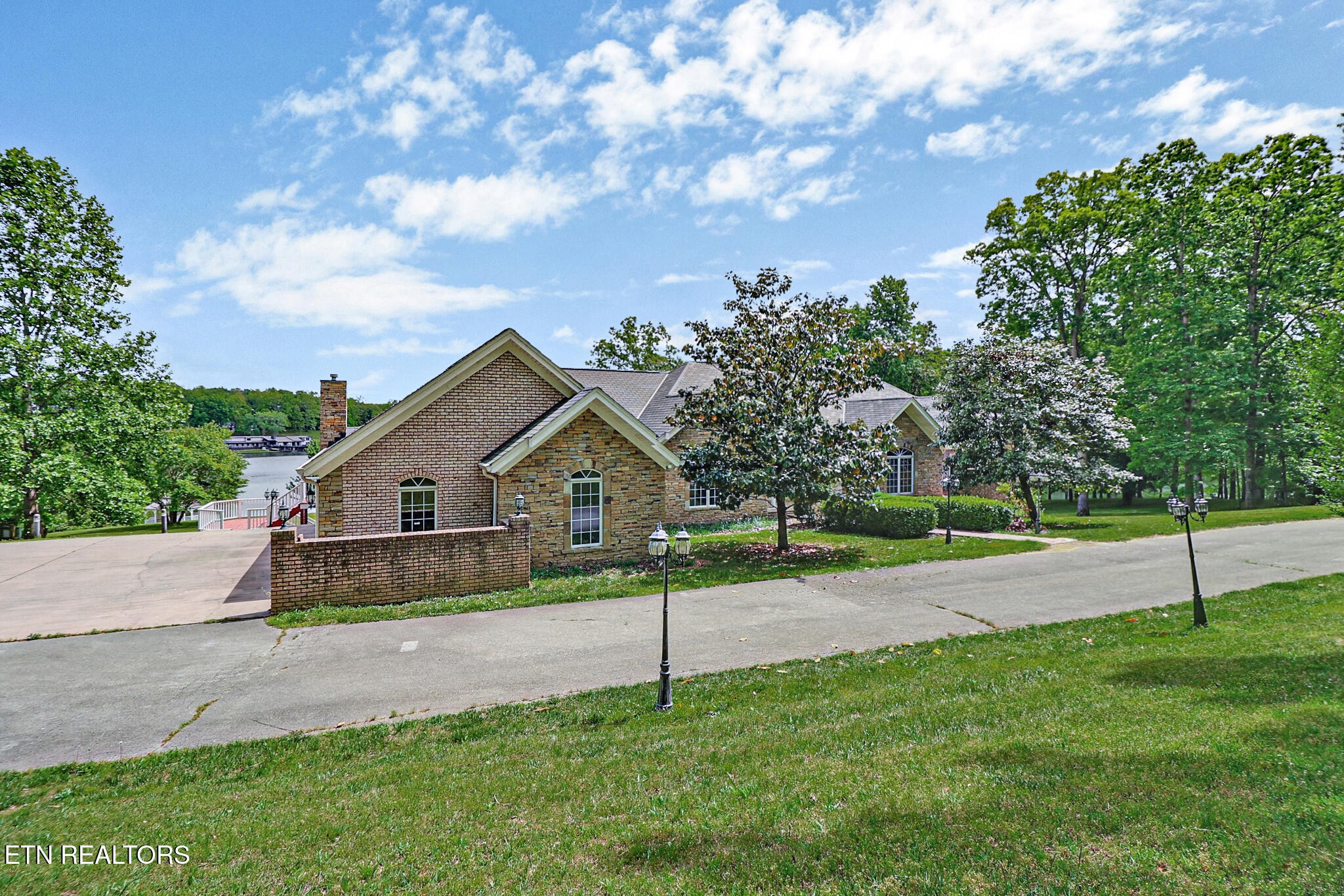 310 Old Stagecoach Place