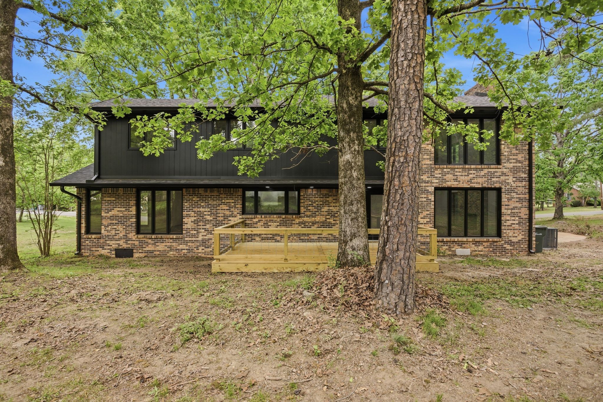 102 Parkwood Ln