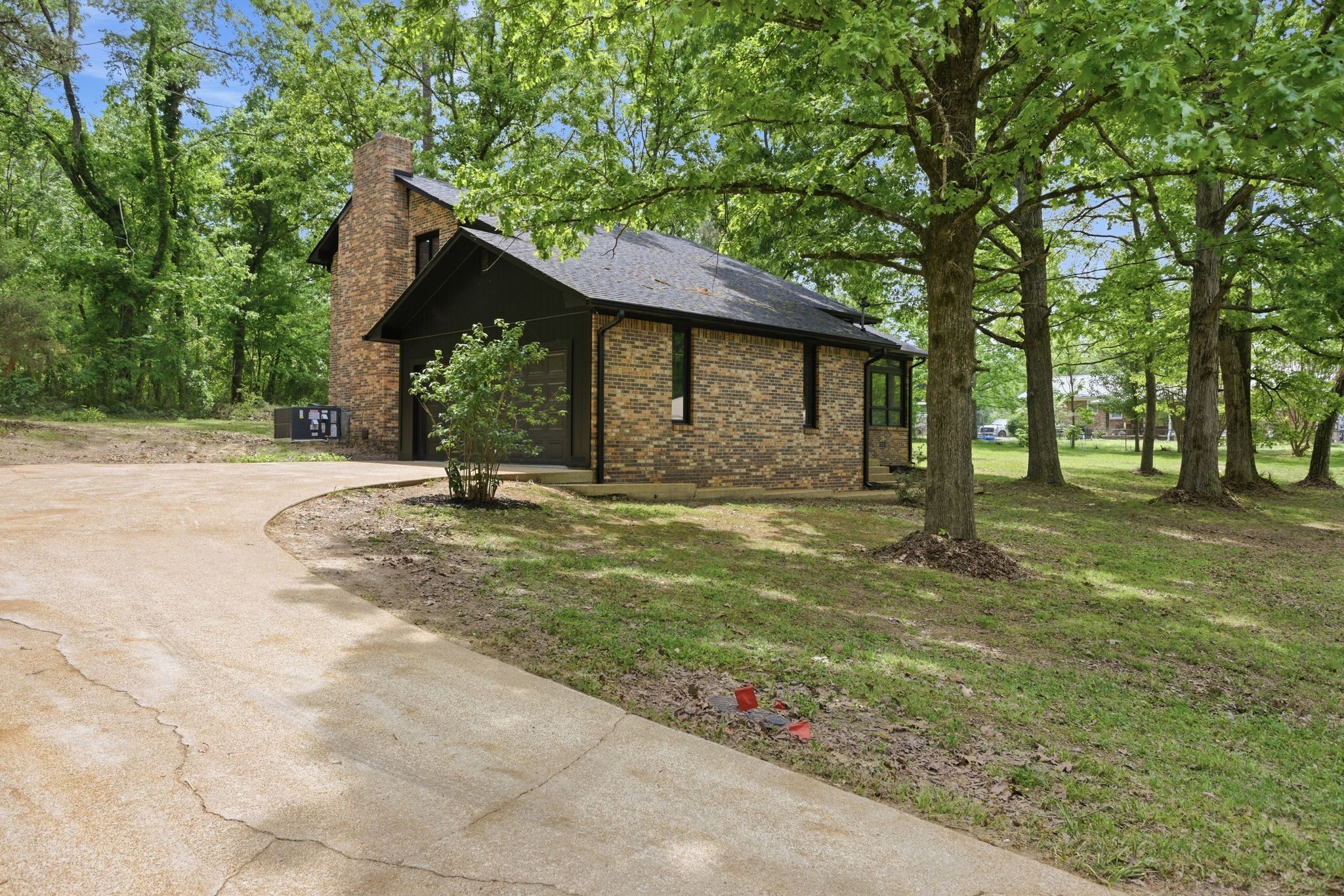102 Parkwood Ln
