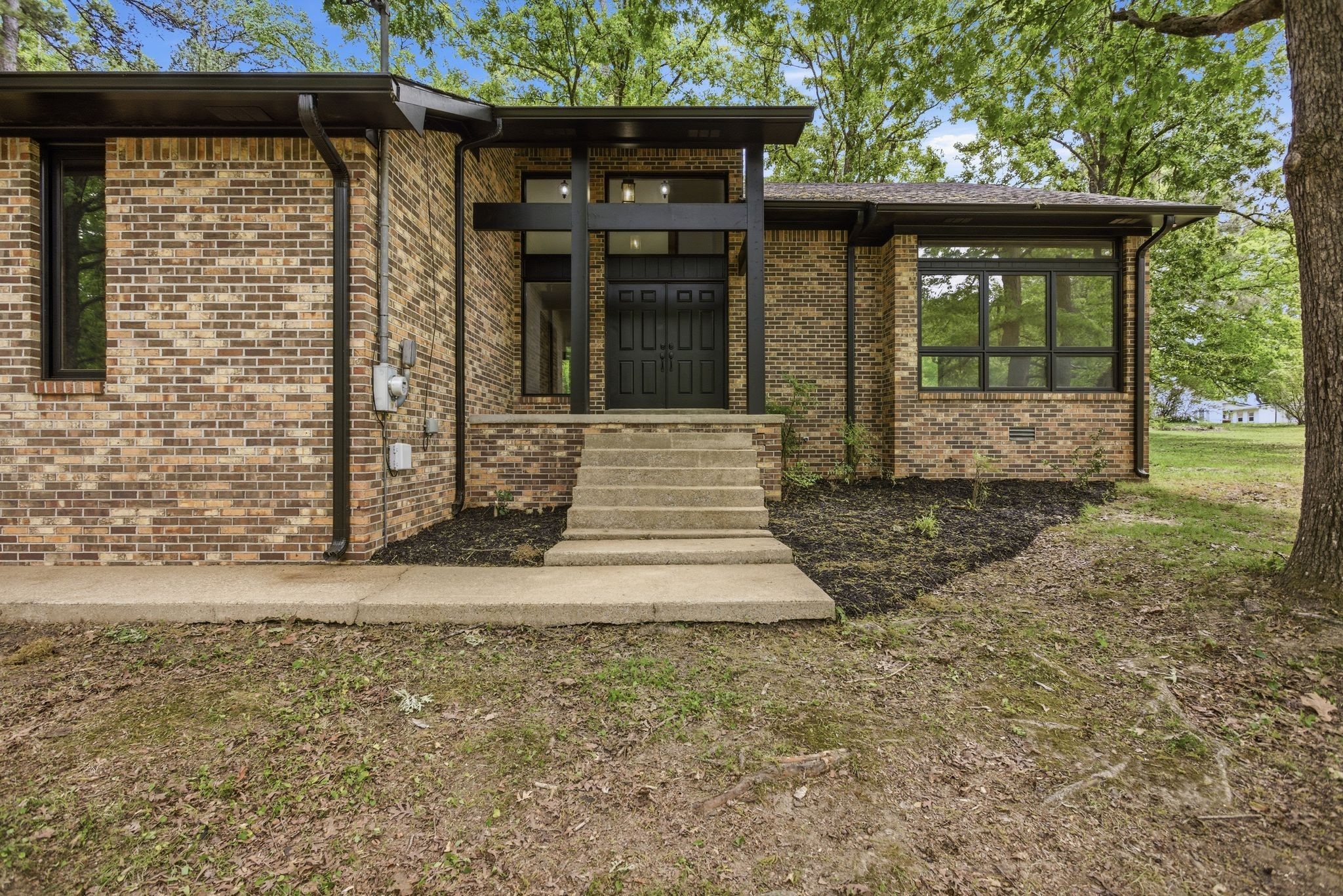 102 Parkwood Ln