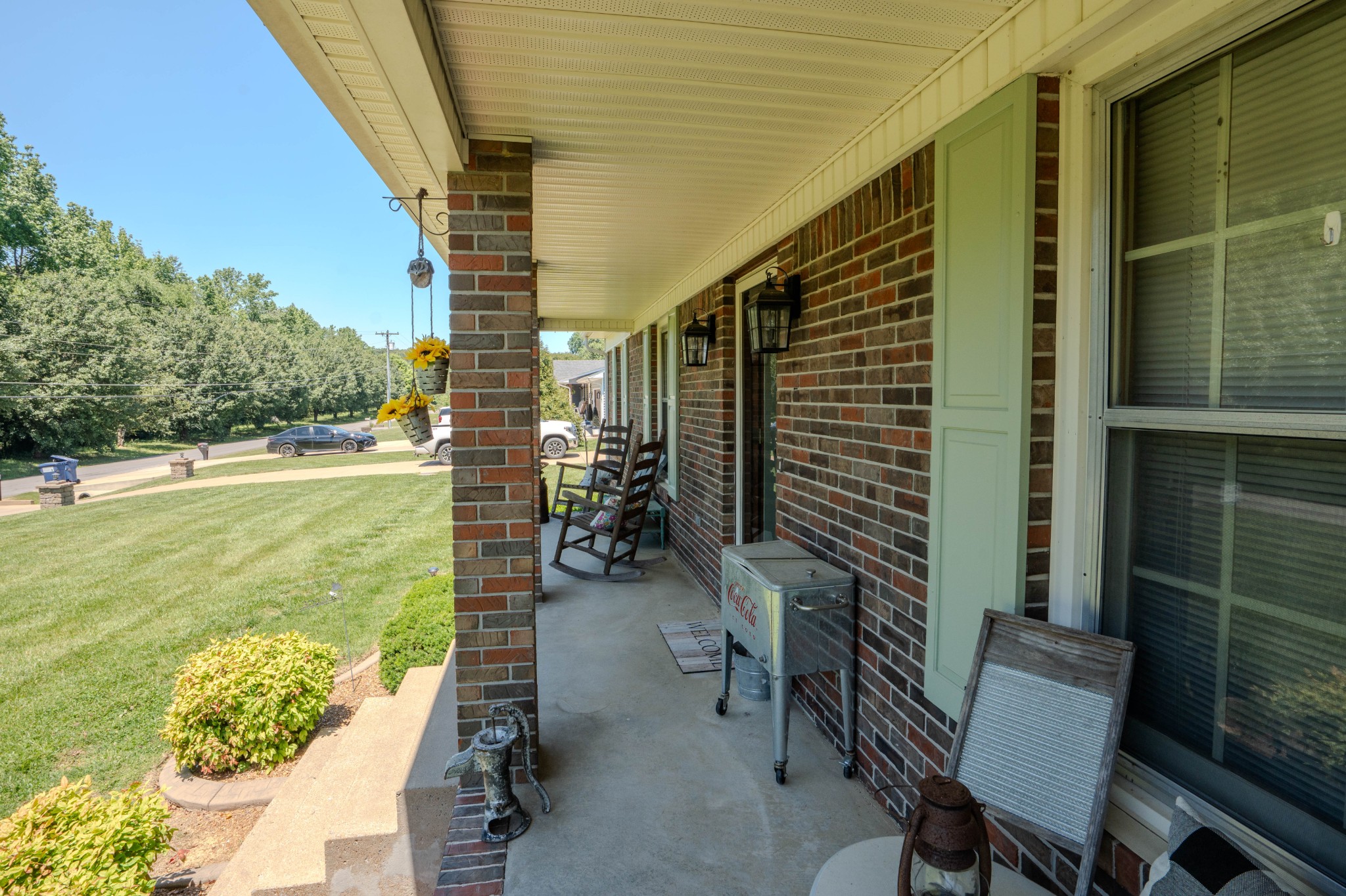 6 Hawthorne Dr