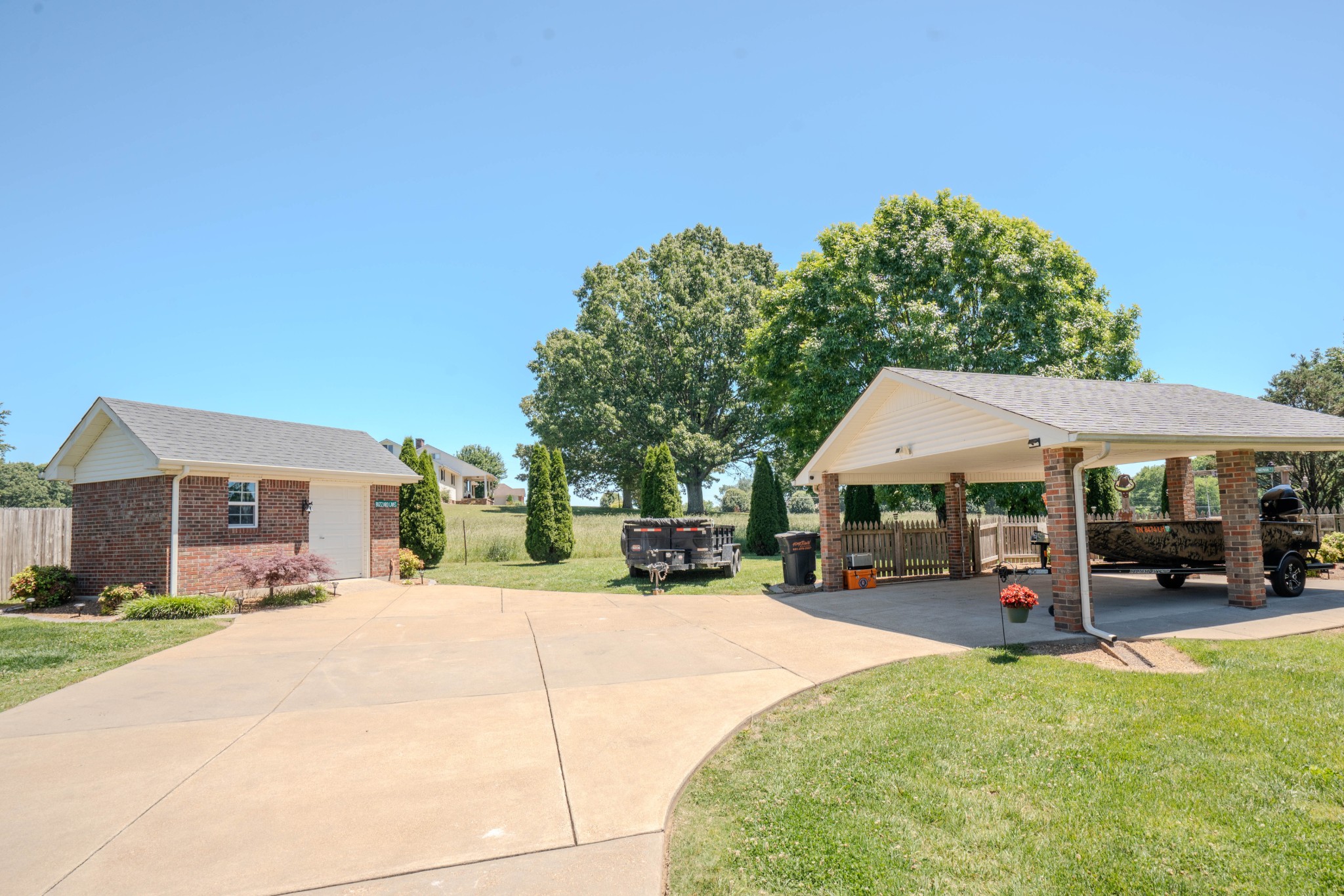 6 Hawthorne Dr