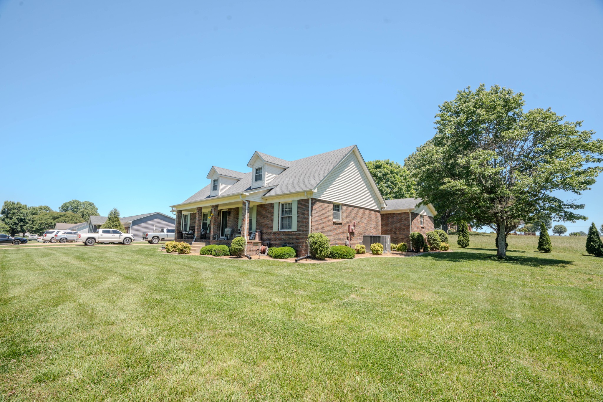 6 Hawthorne Dr