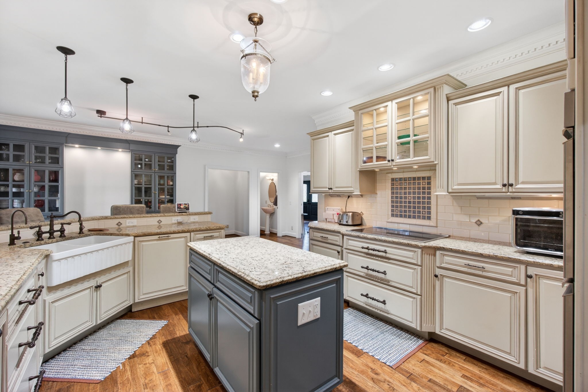 1166 Sheraton Dr