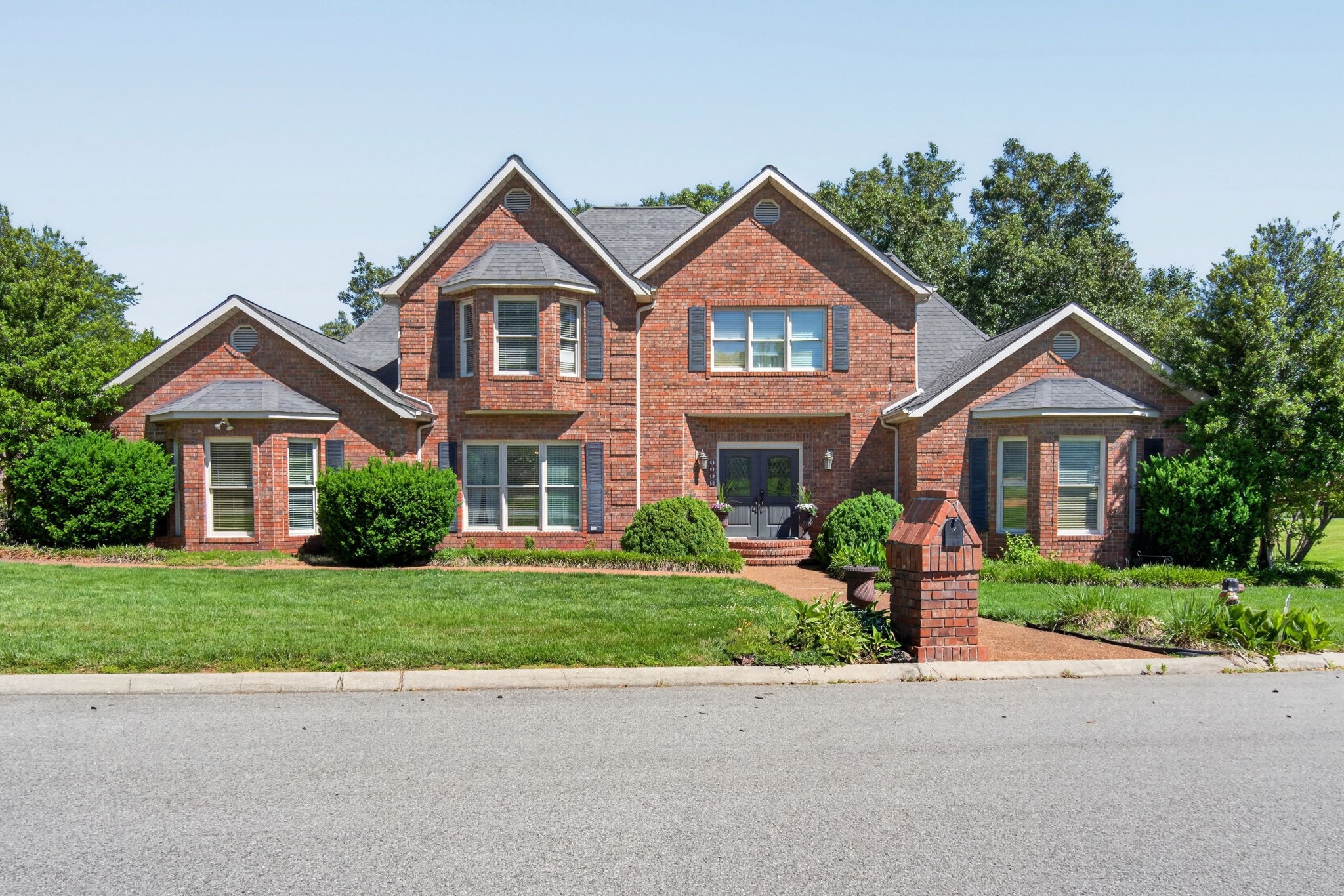 1166 Sheraton Dr