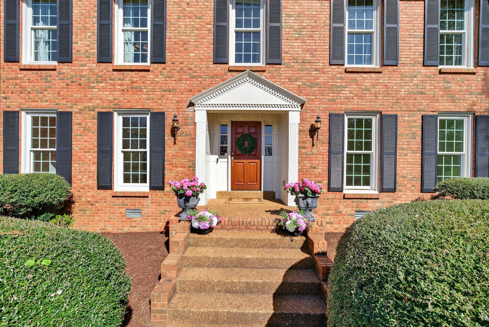1553 N Main St
