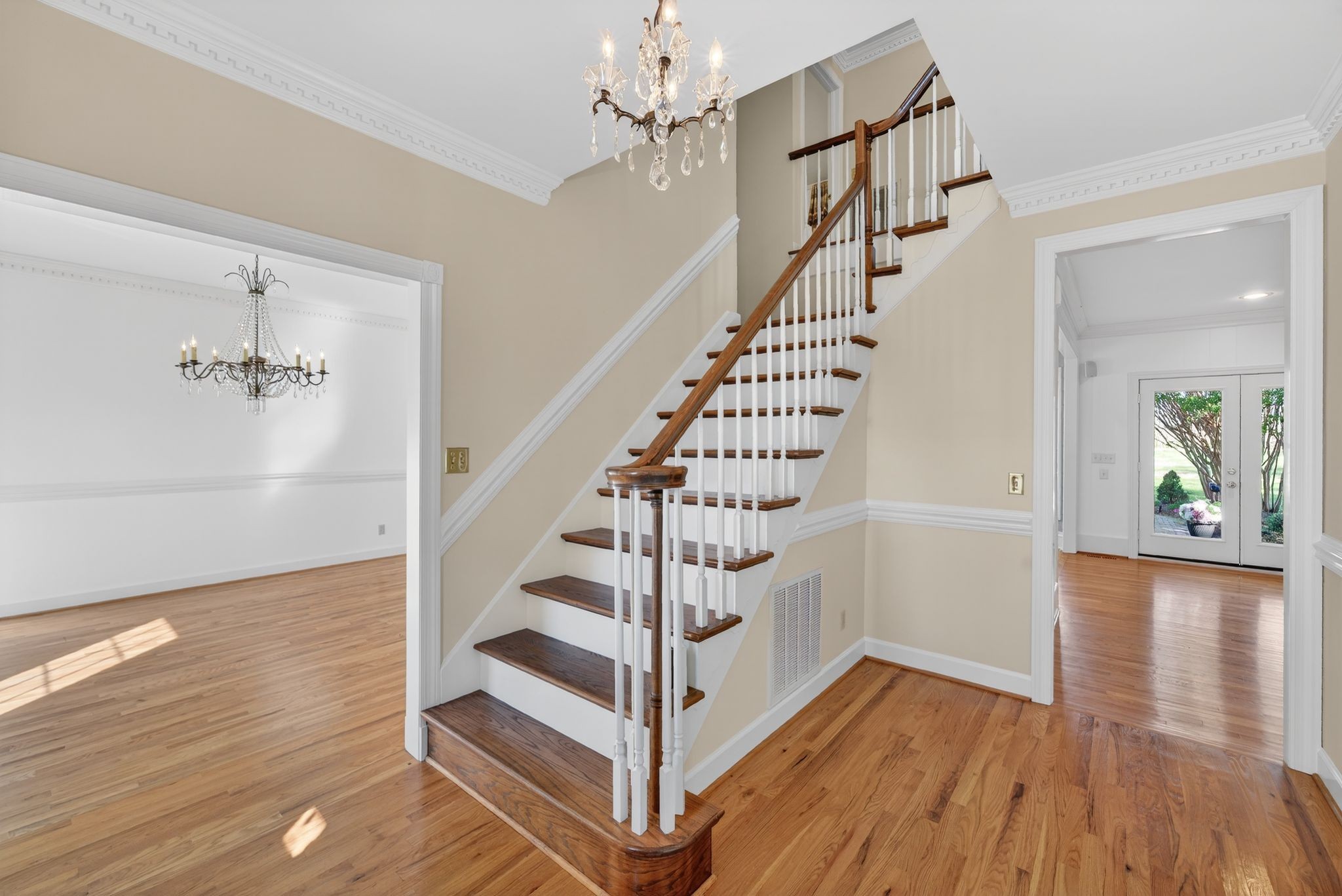 1553 N Main St