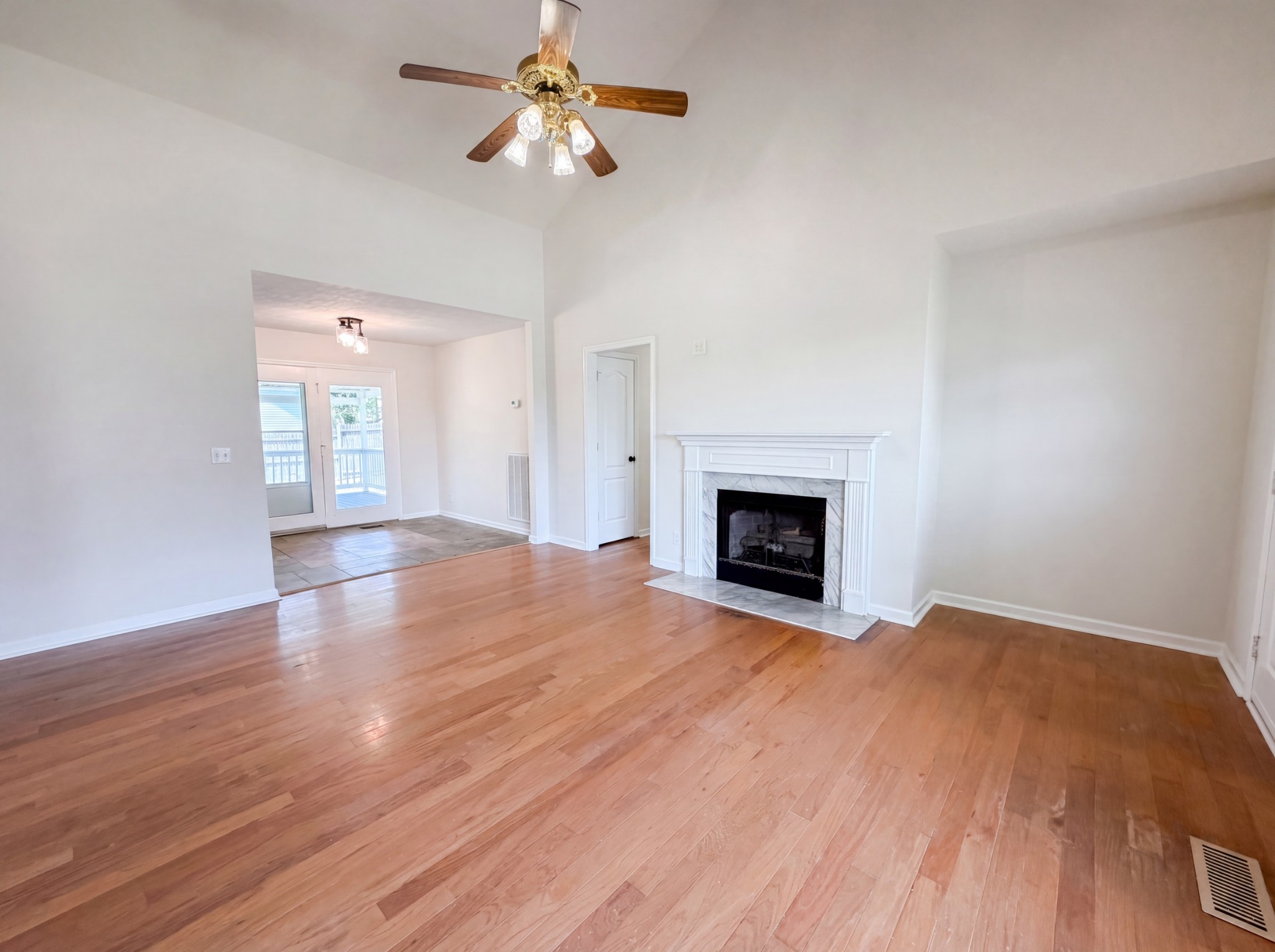 1037 Shadowbrook Dr