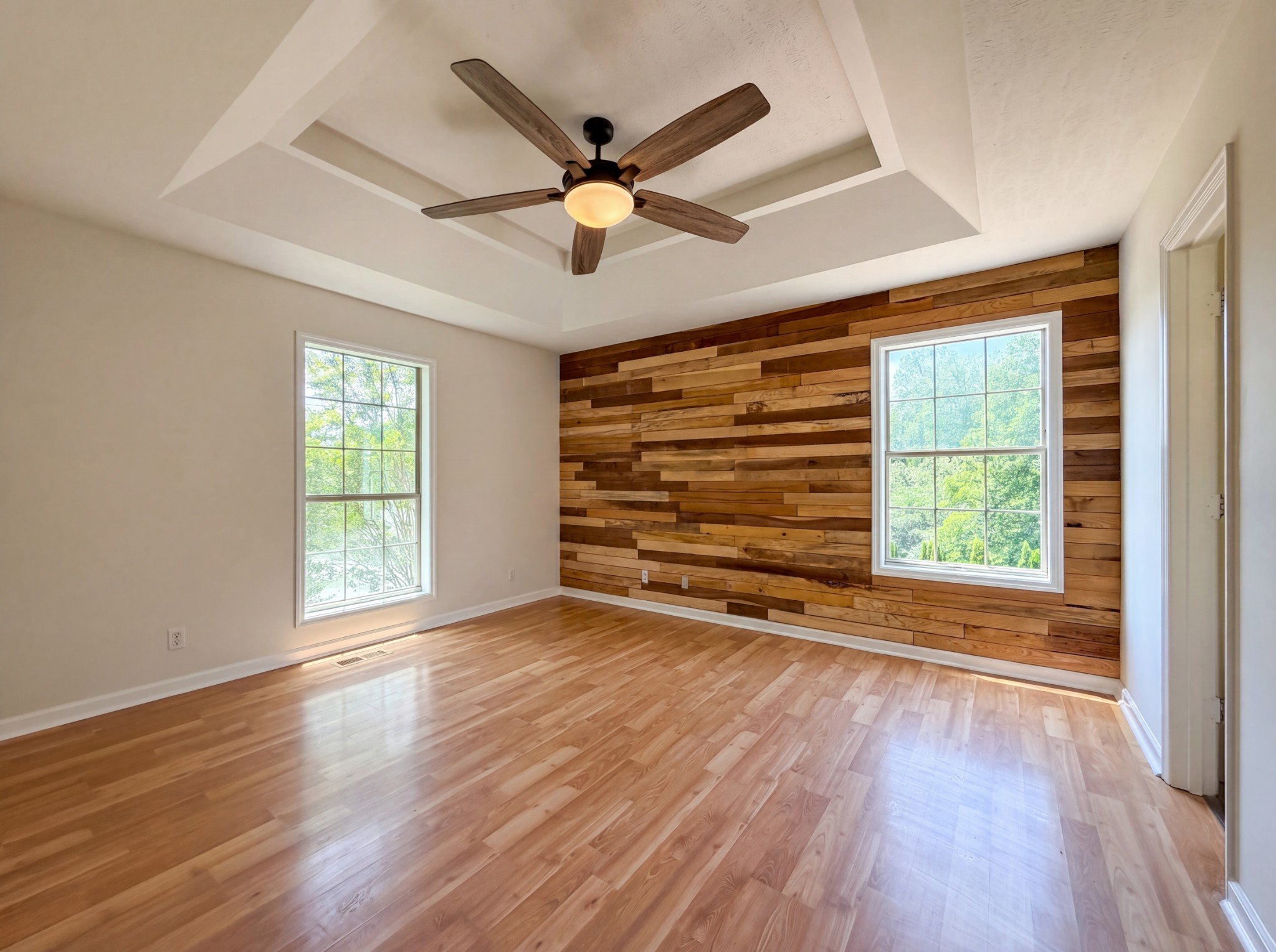 1037 Shadowbrook Dr