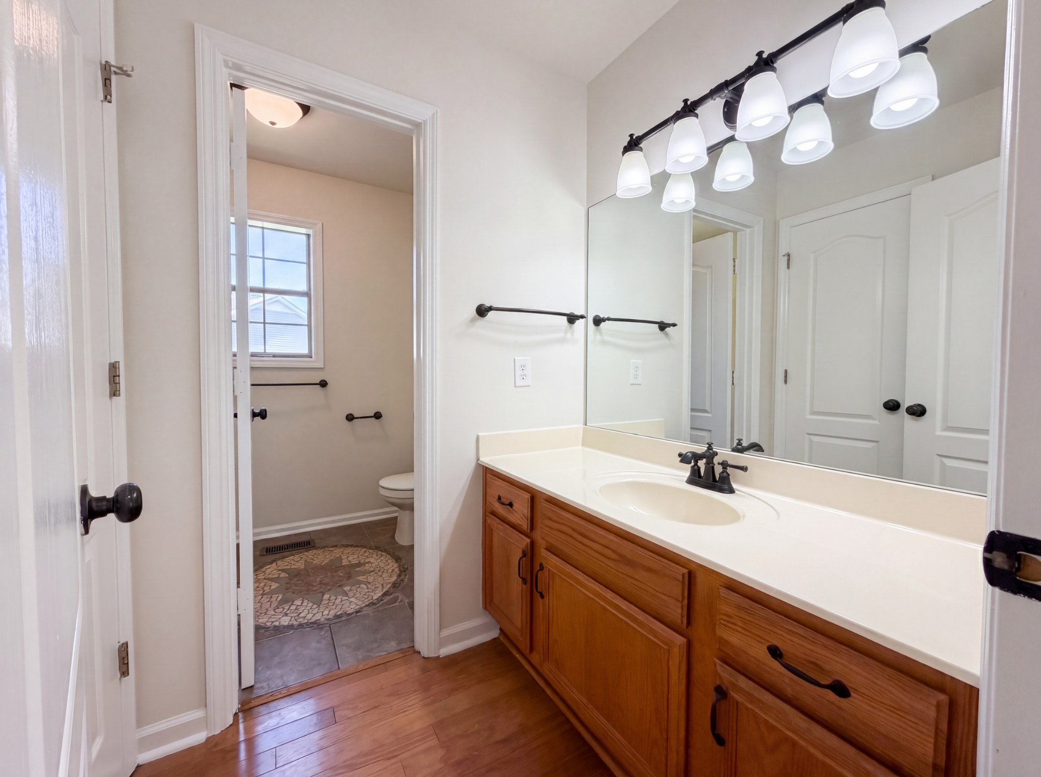 1037 Shadowbrook Dr