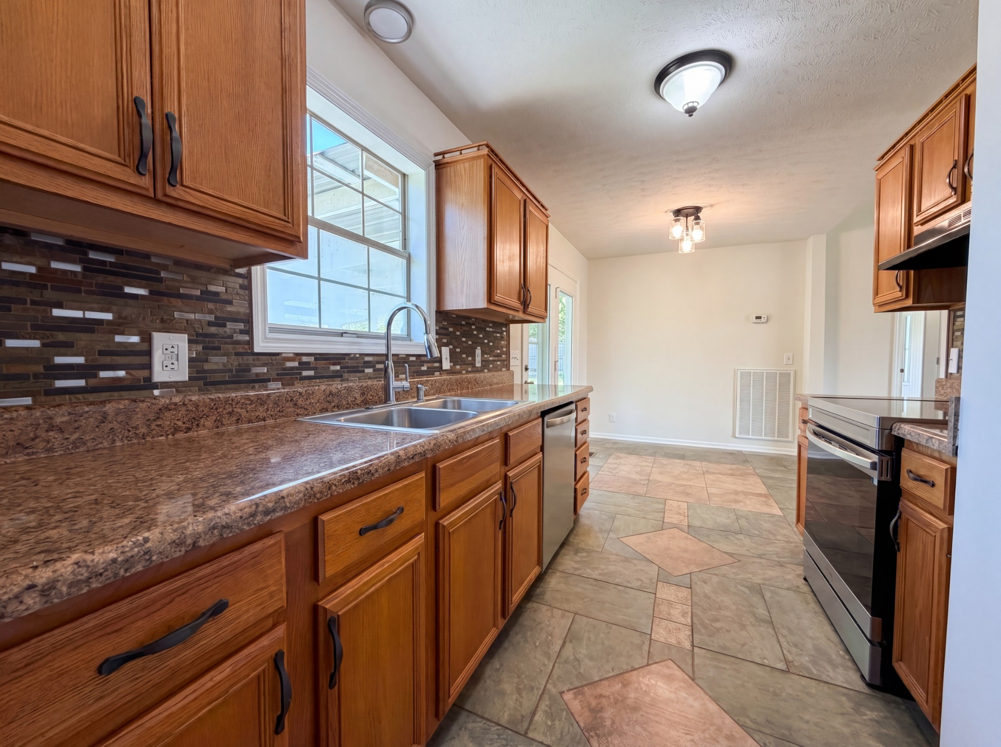 1037 Shadowbrook Dr