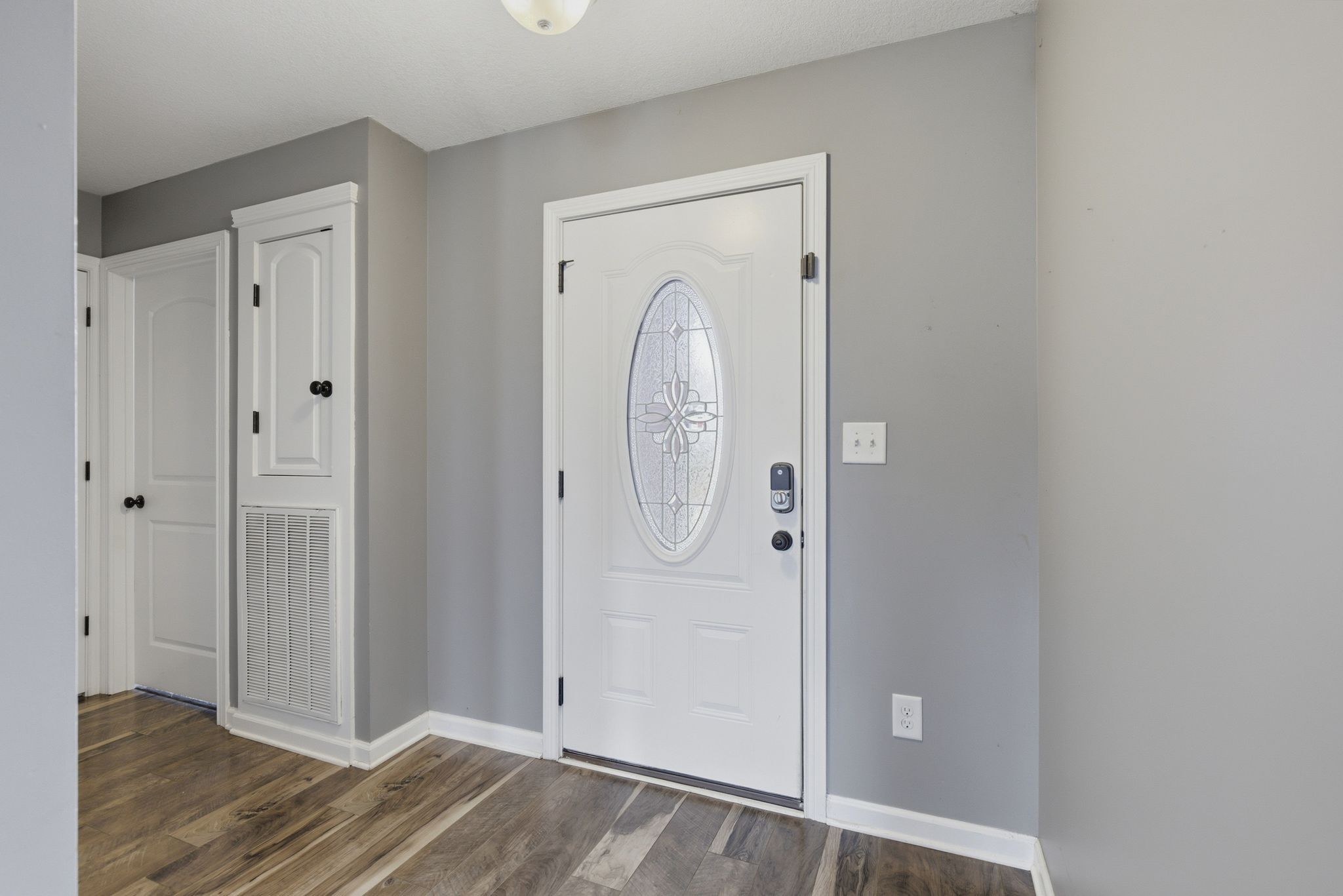 520 Falkland Cir