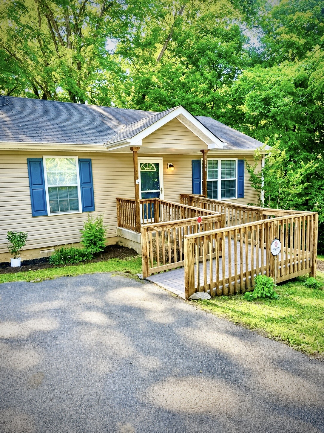 168 Inglewood Dr
