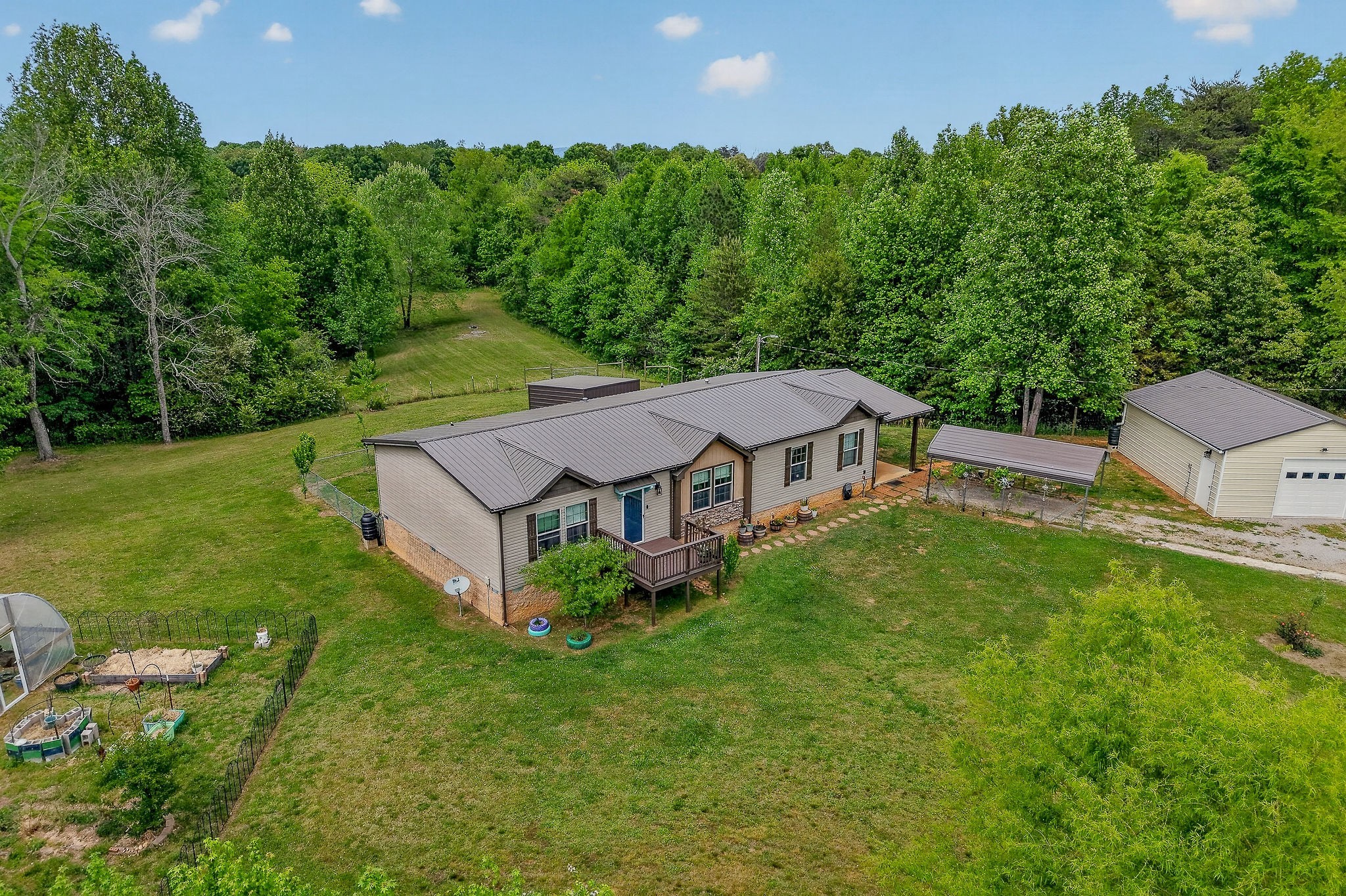 160 Apple Blossom ln
