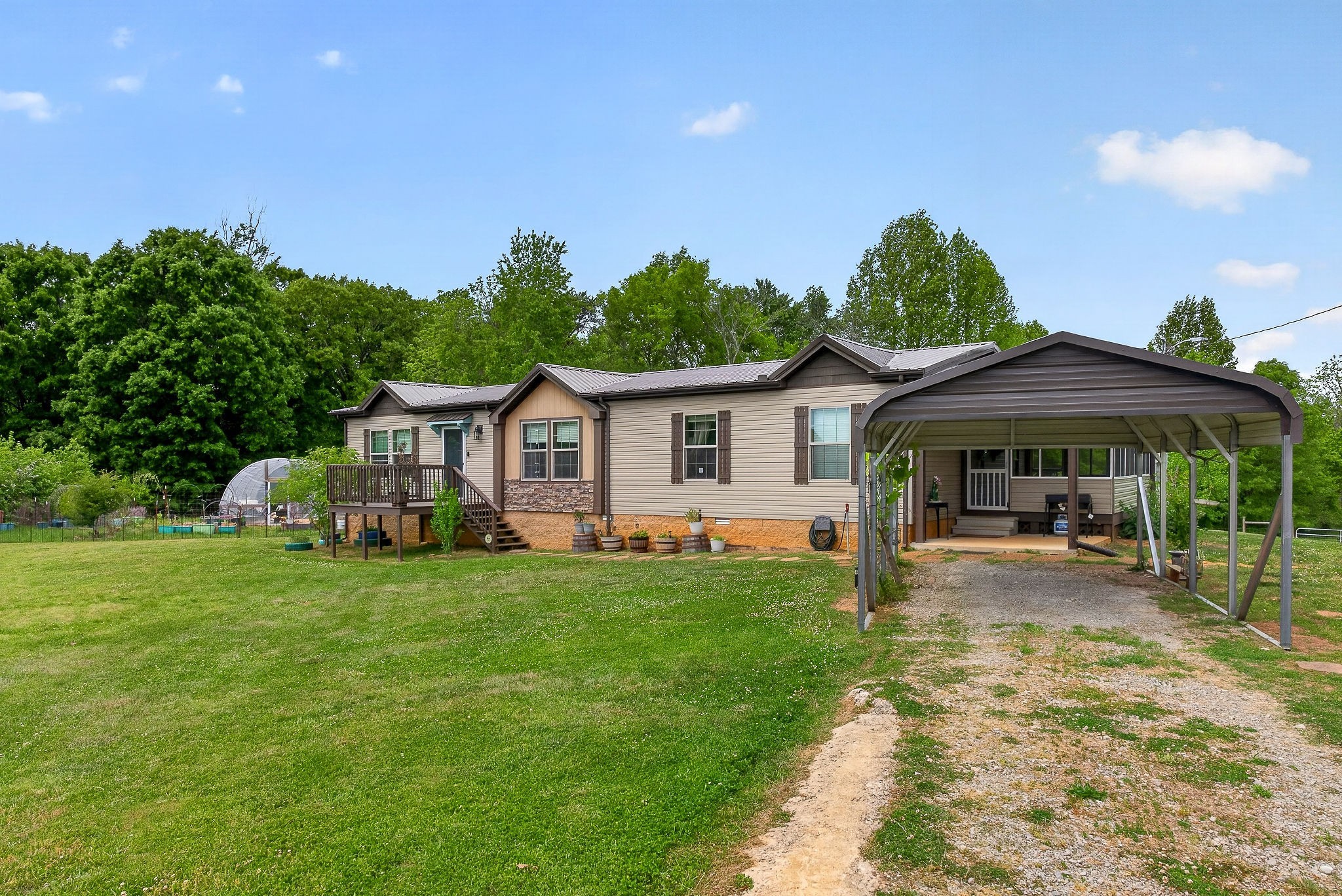 160 Apple Blossom ln