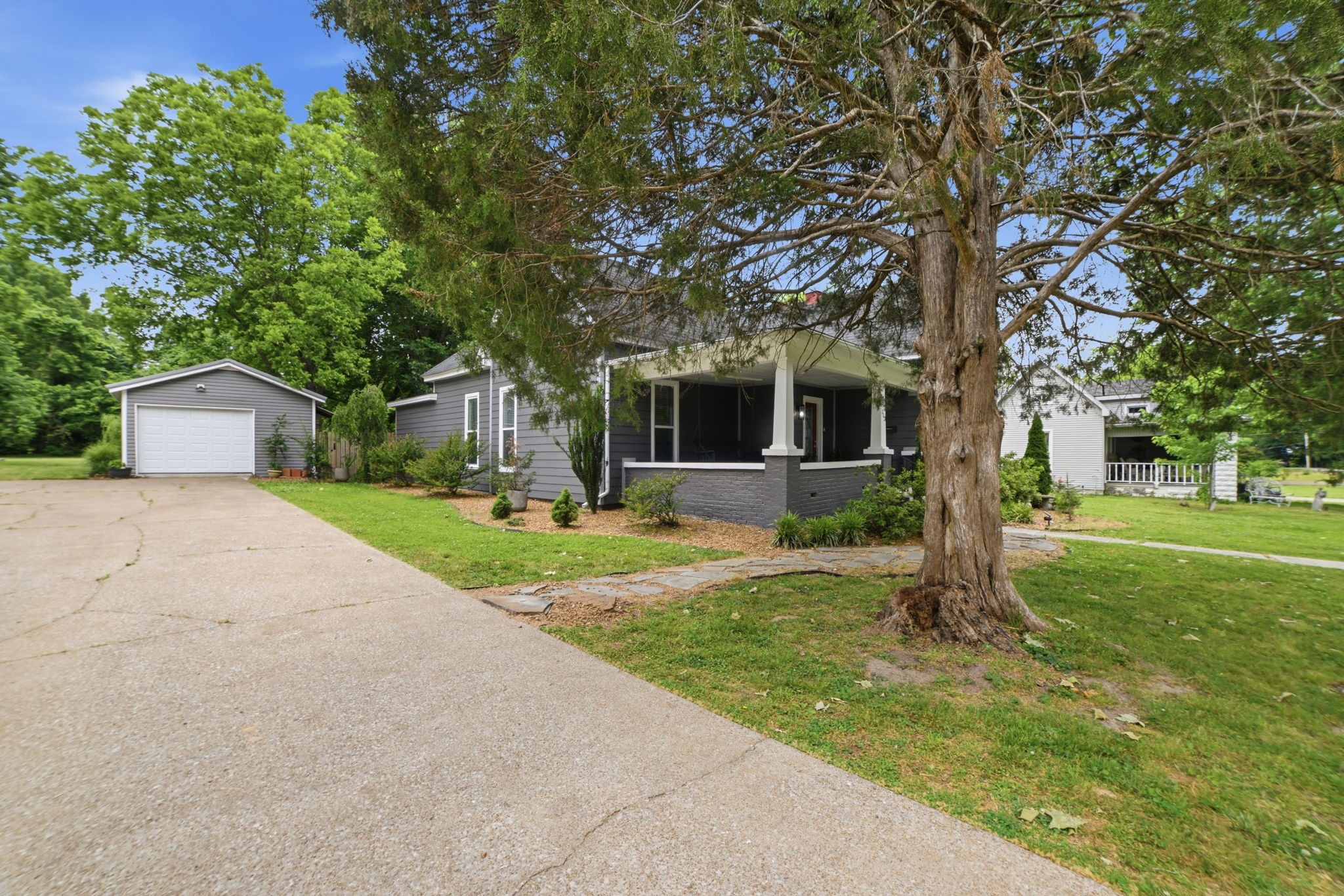 113 White St