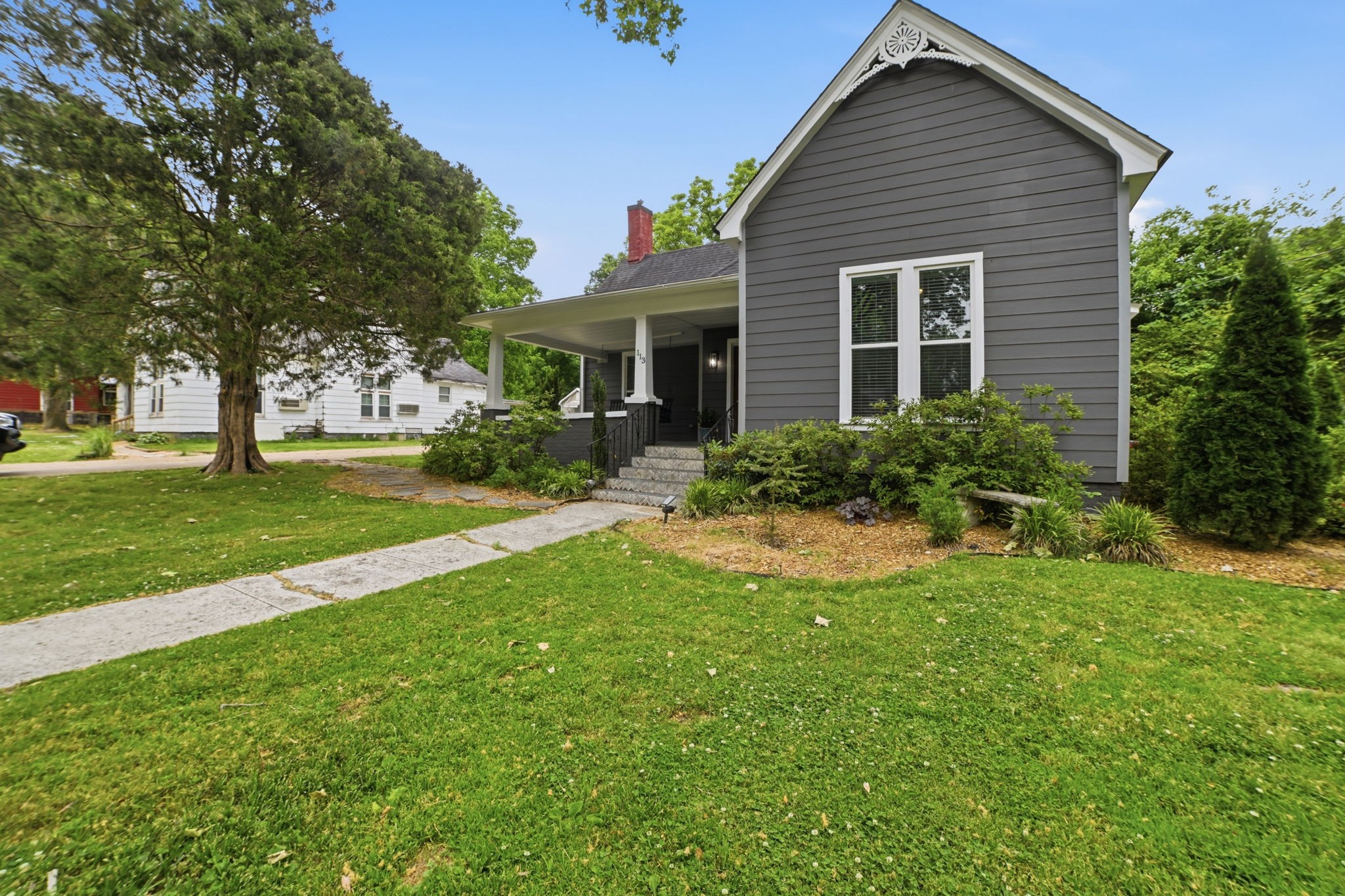 113 White St