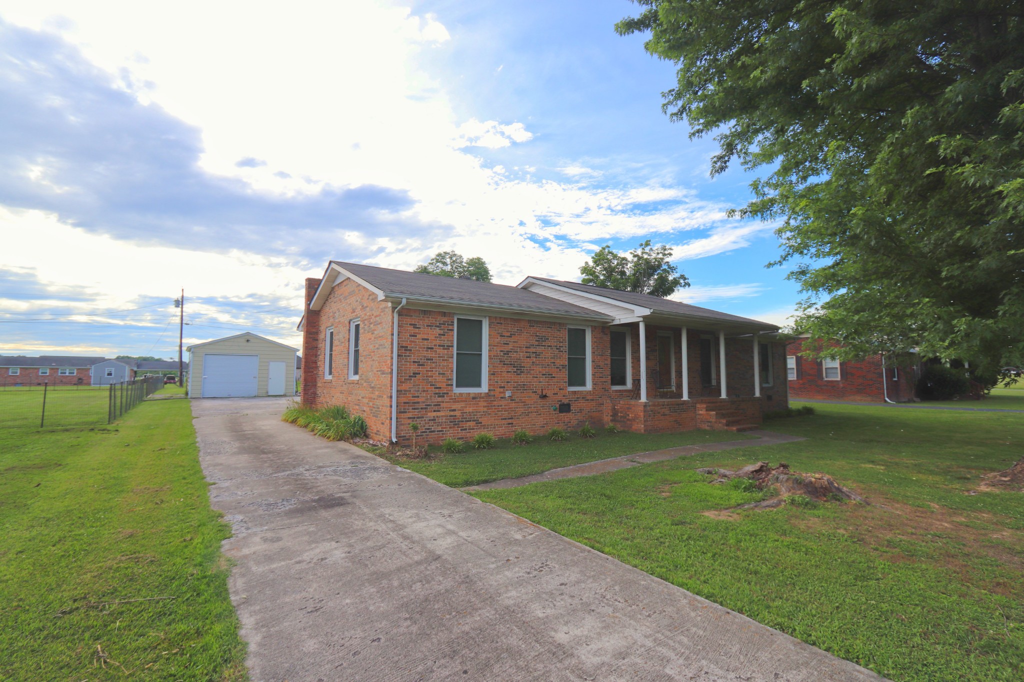 911 Parkway Dr