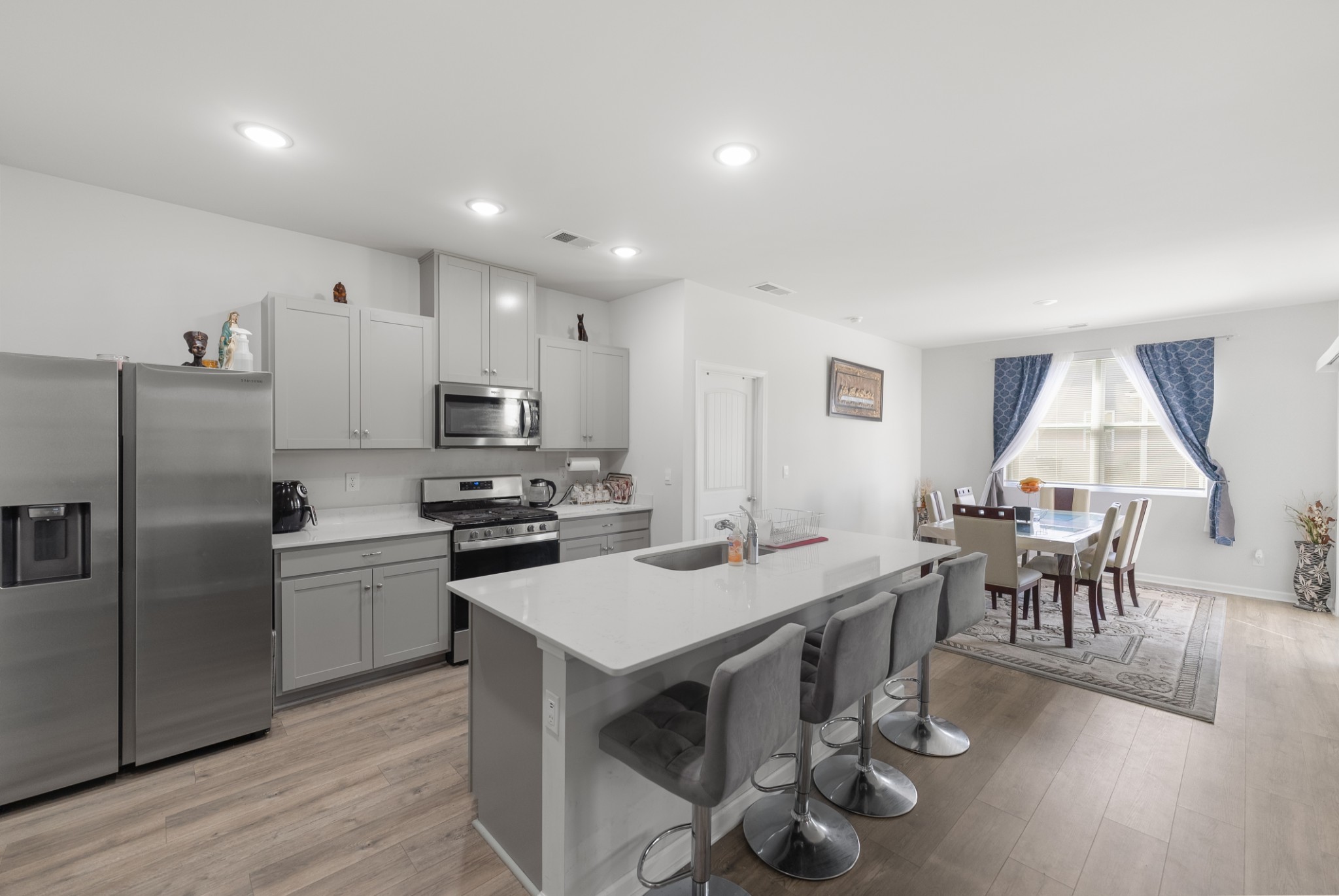 4237 Miranda Pl