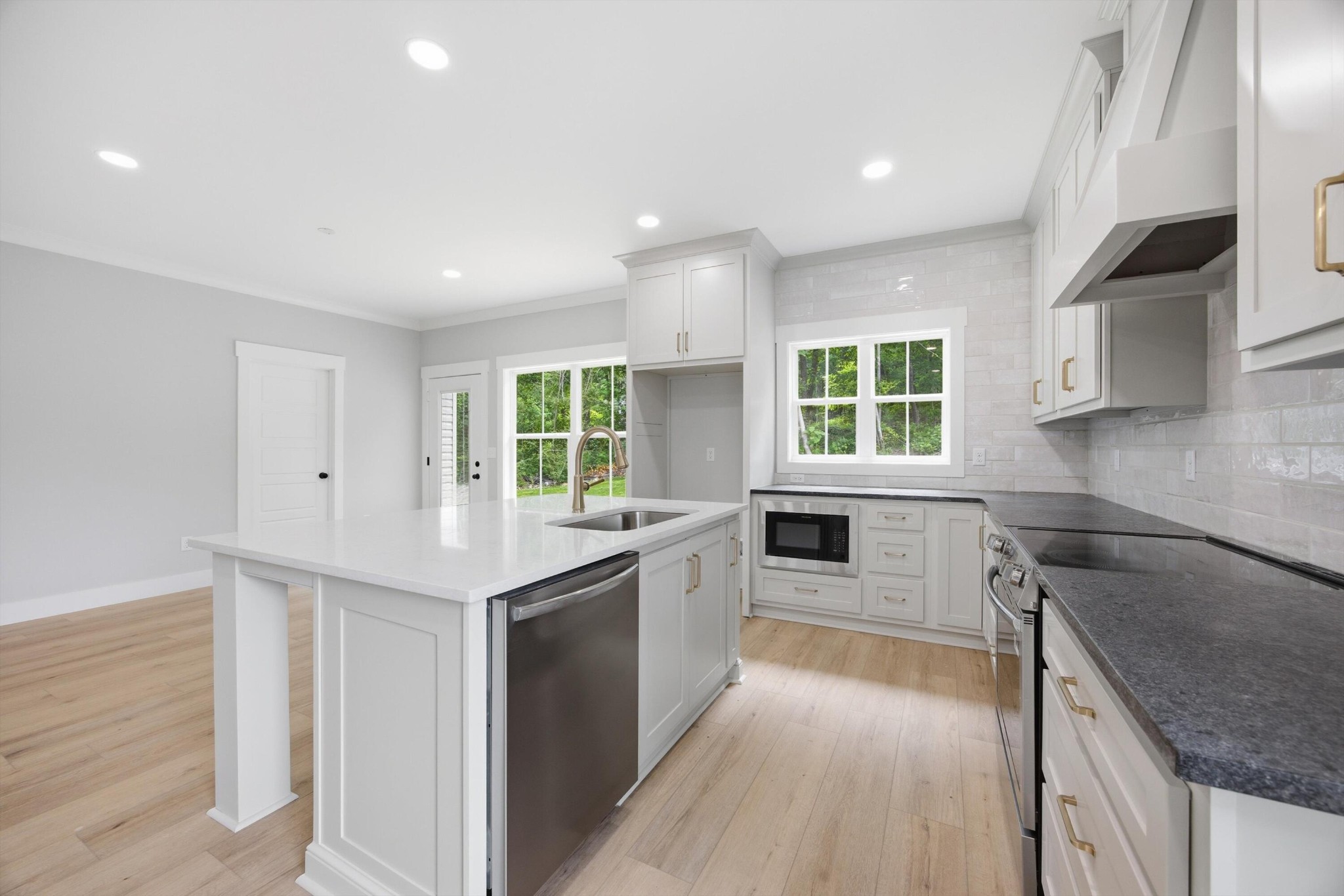 220 Hollow Road, NE