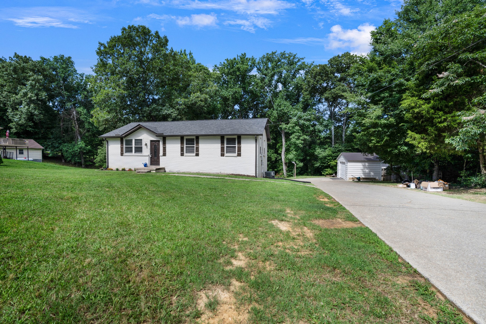 412 Hilltop Dr