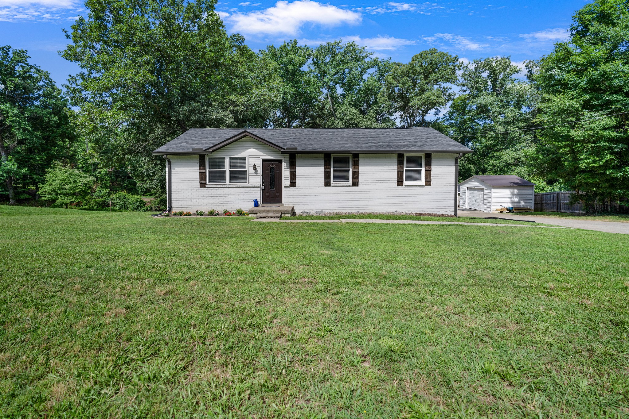 412 Hilltop Dr