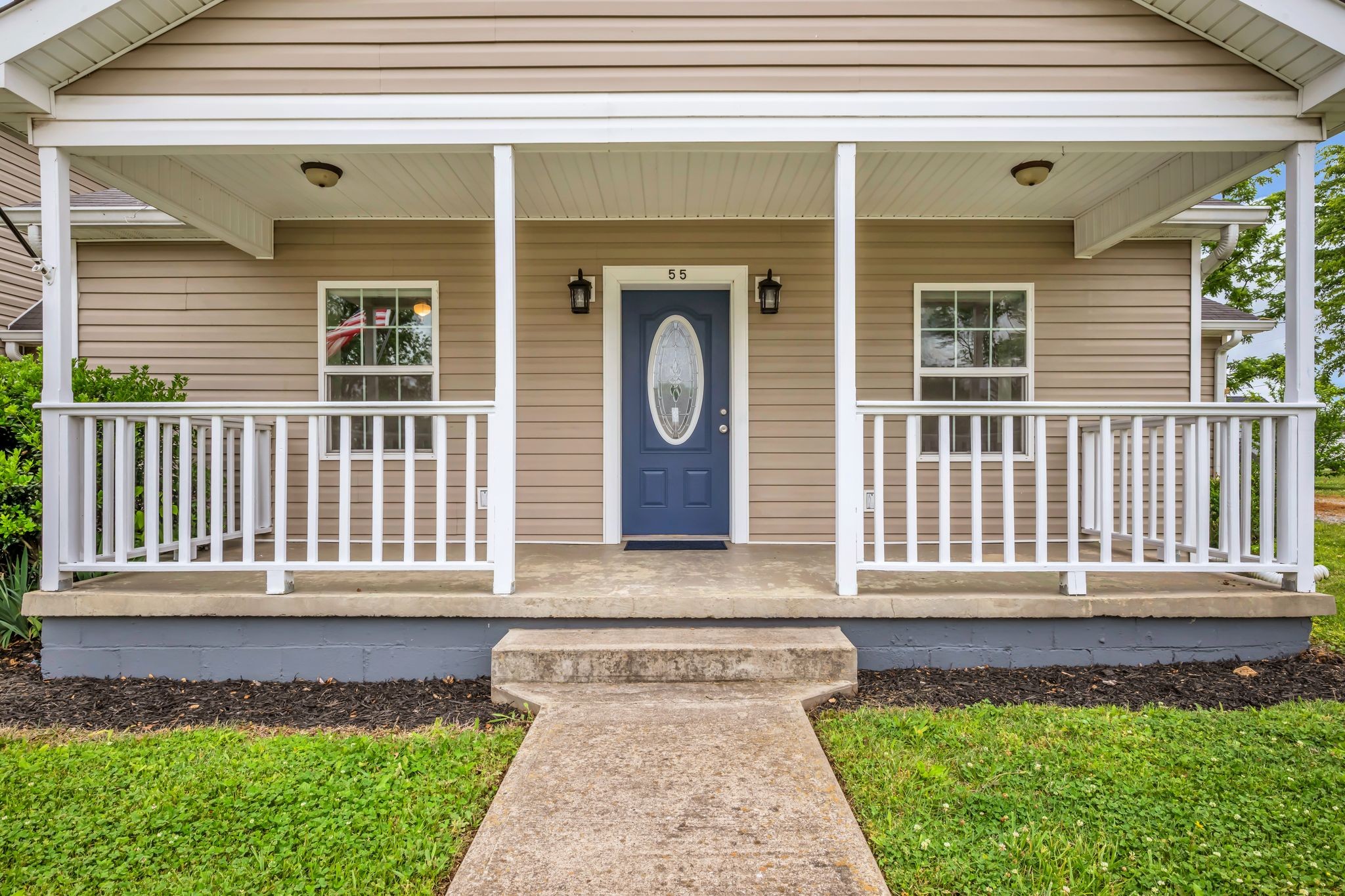 55 College St, N